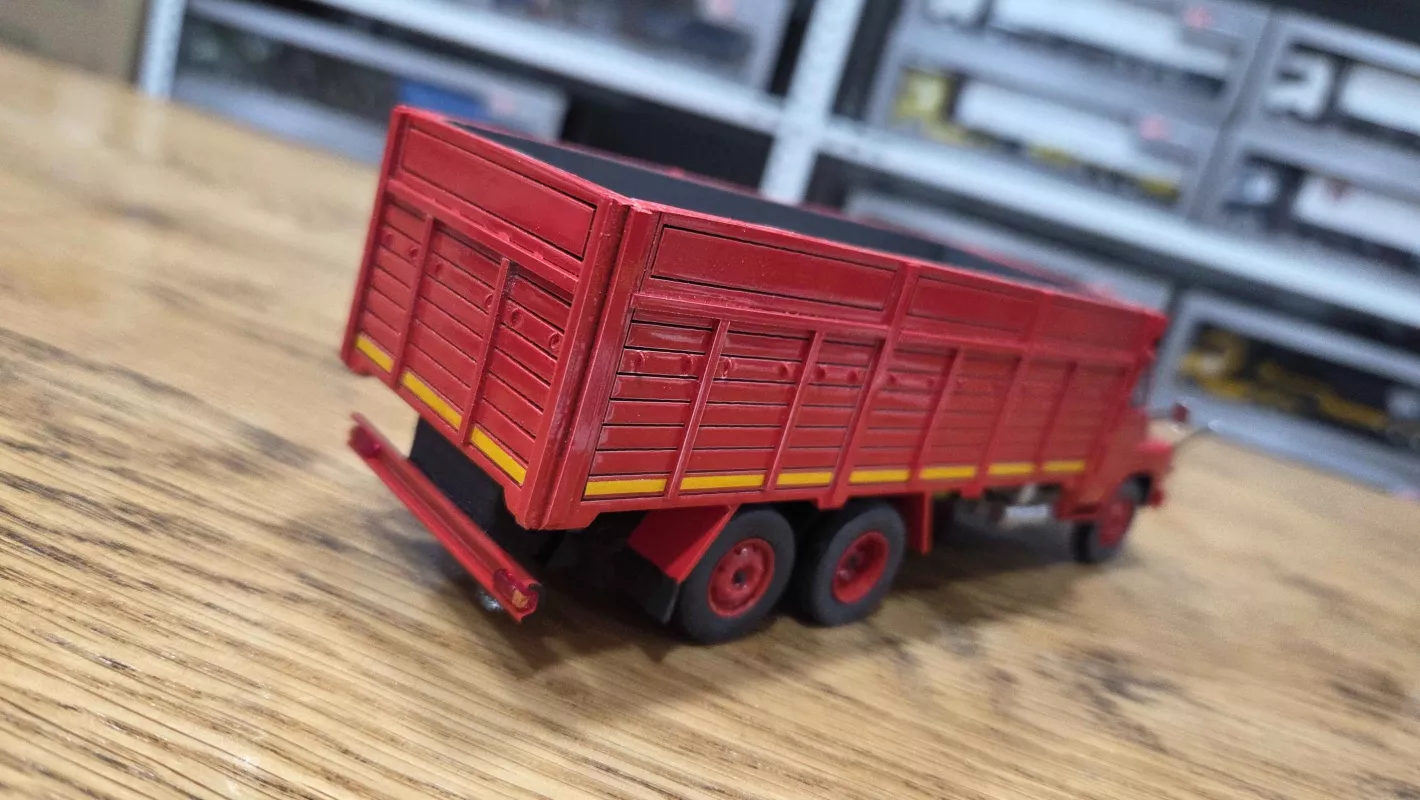 1/43 MAN HN520 Truck High  - Red 