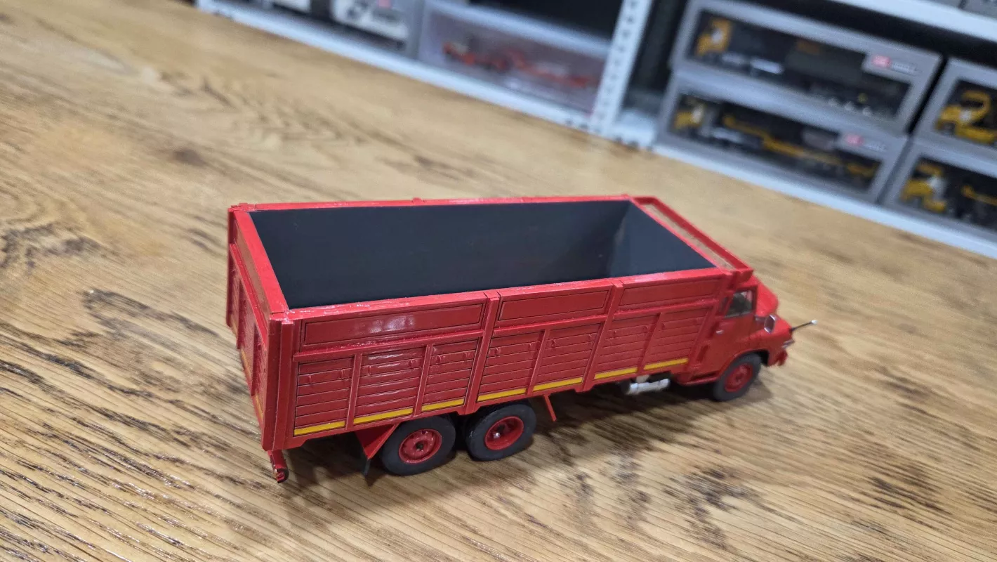 1/43 MAN HN520 Truck High  - Red 