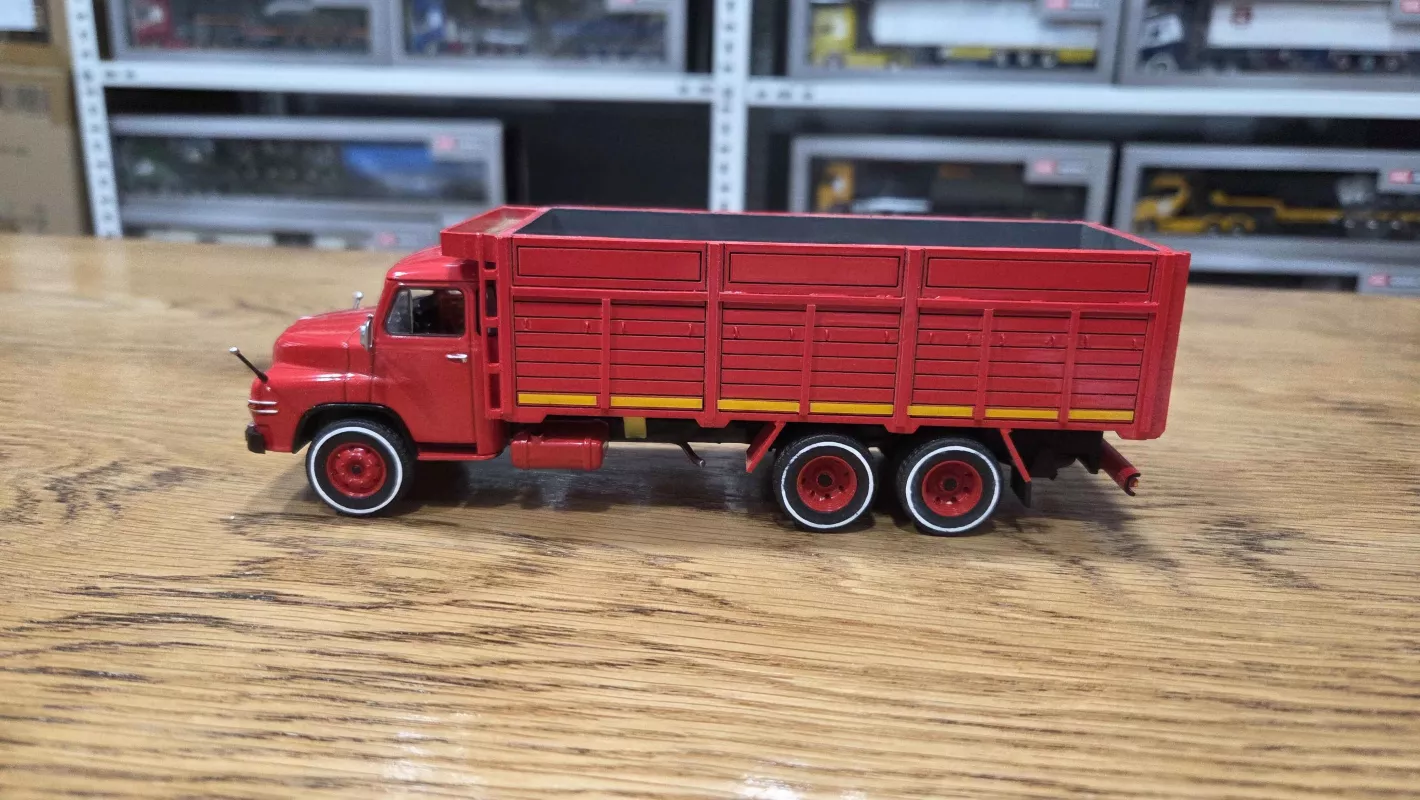 1/43 MAN HN520 Kamyon Yüksek Kasalı Kırmızı Renk