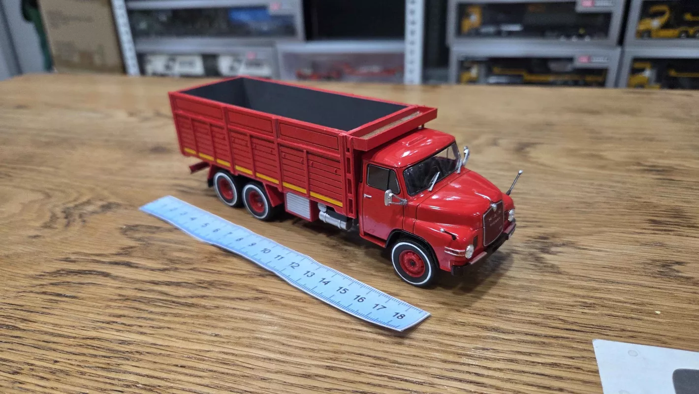 1/43 MAN HN520 Kamyon Yüksek Kasalı Kırmızı Renk