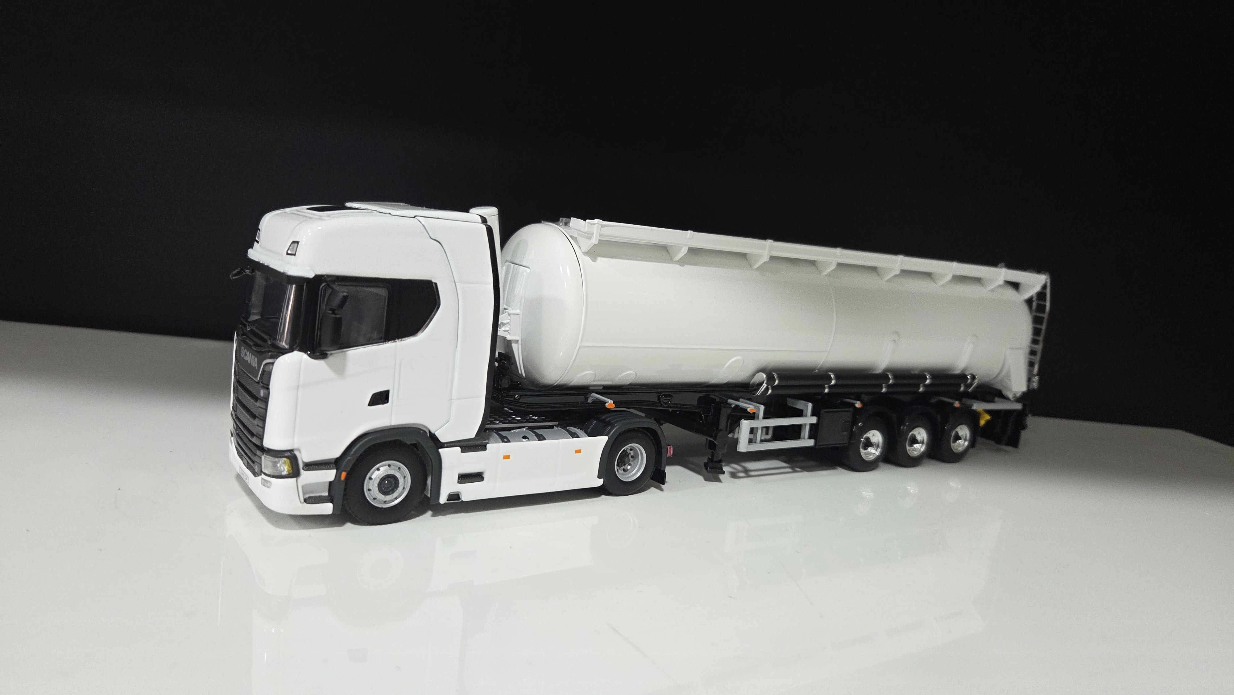 1/50 Scania NG Highline 4X2 + Tanker Dorseli Tır Çekici