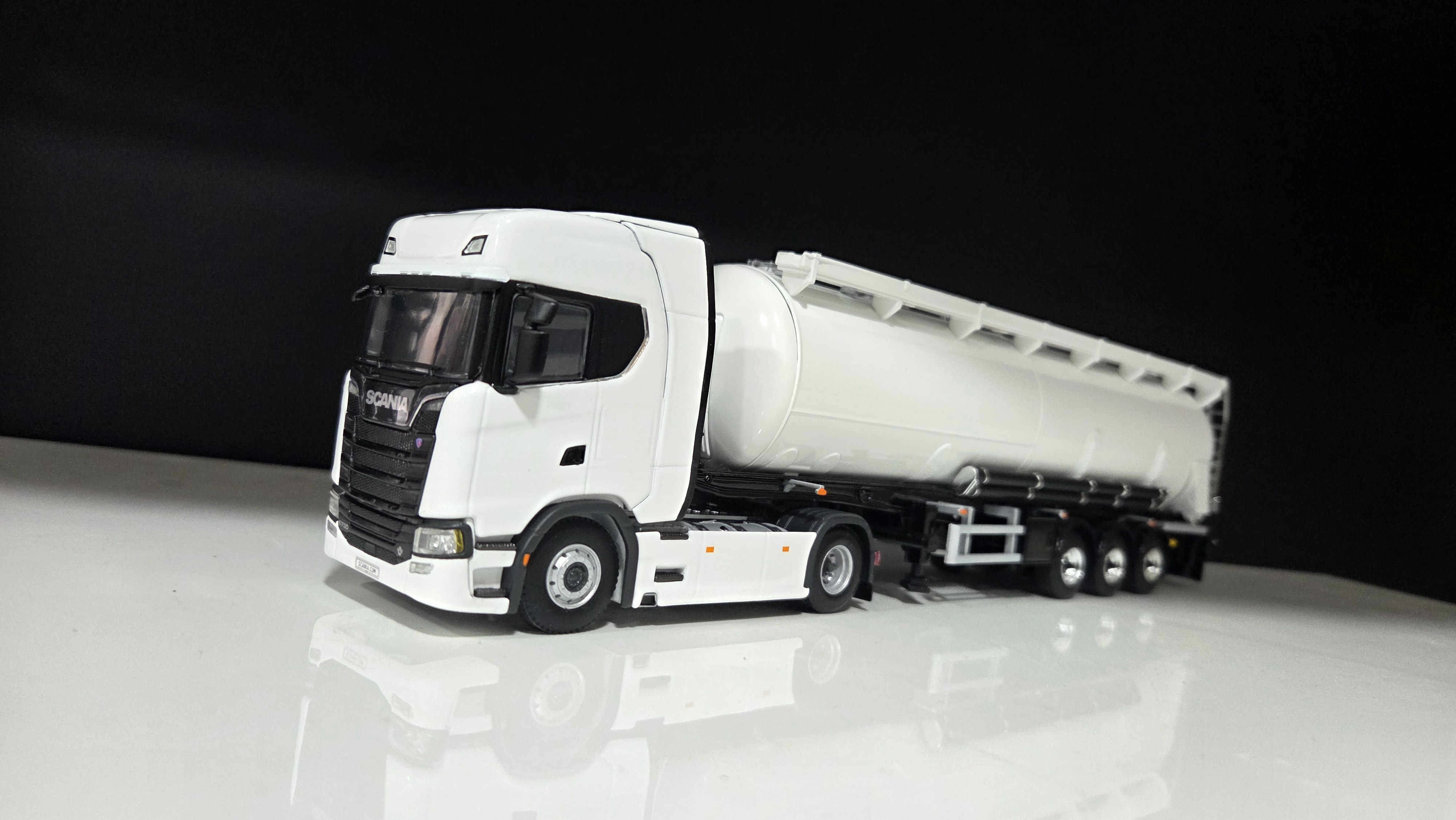 1/50 Scania NG Highline 4X2 + Tanker Dorseli Tır Çekici