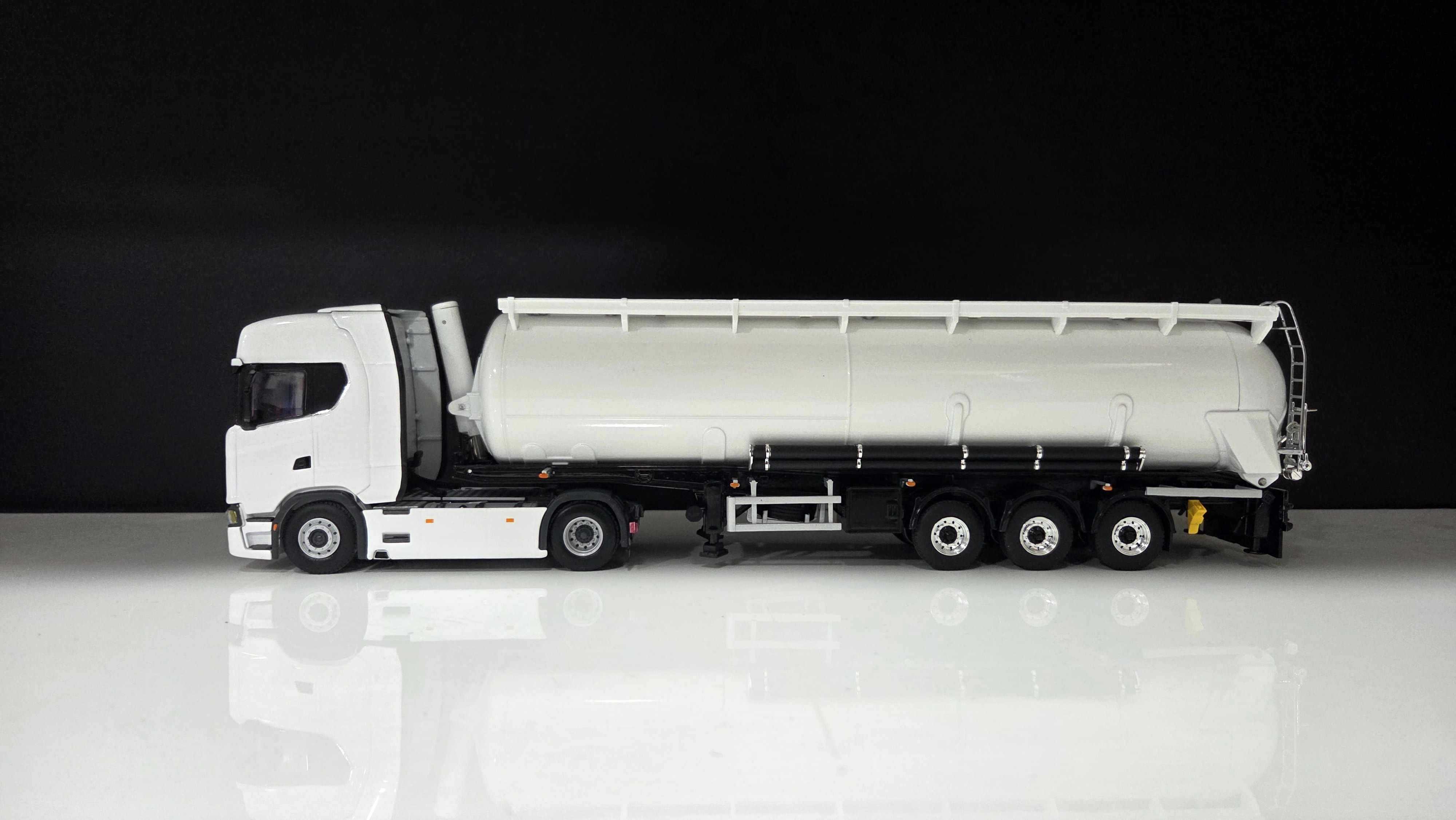 1/50 Scania NG Highline 4X2 + Tanker Dorseli Tır Çekici