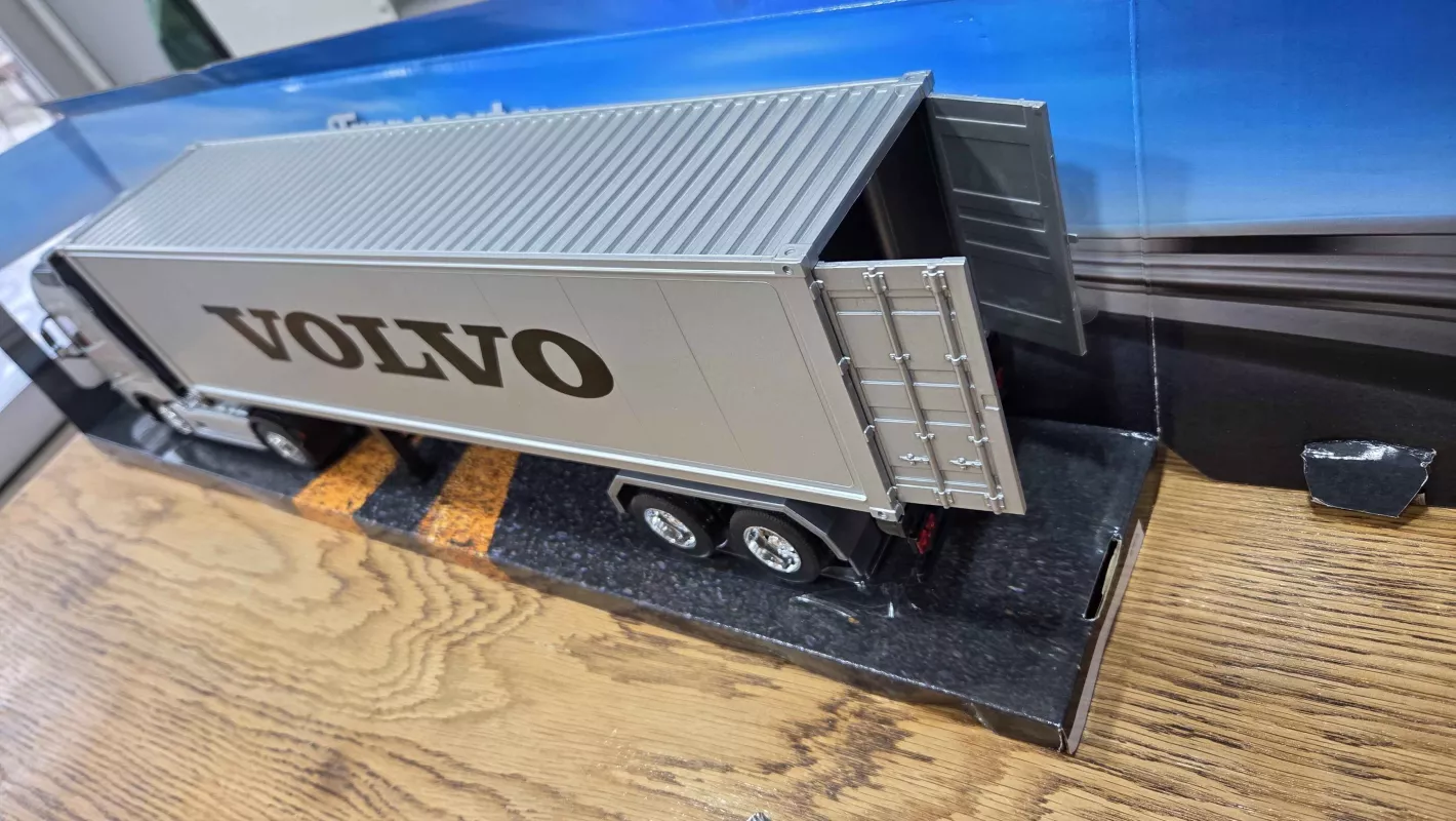 1/32 - Volvo FH4 4x2 ve Dorse  Welly Tır Çekici