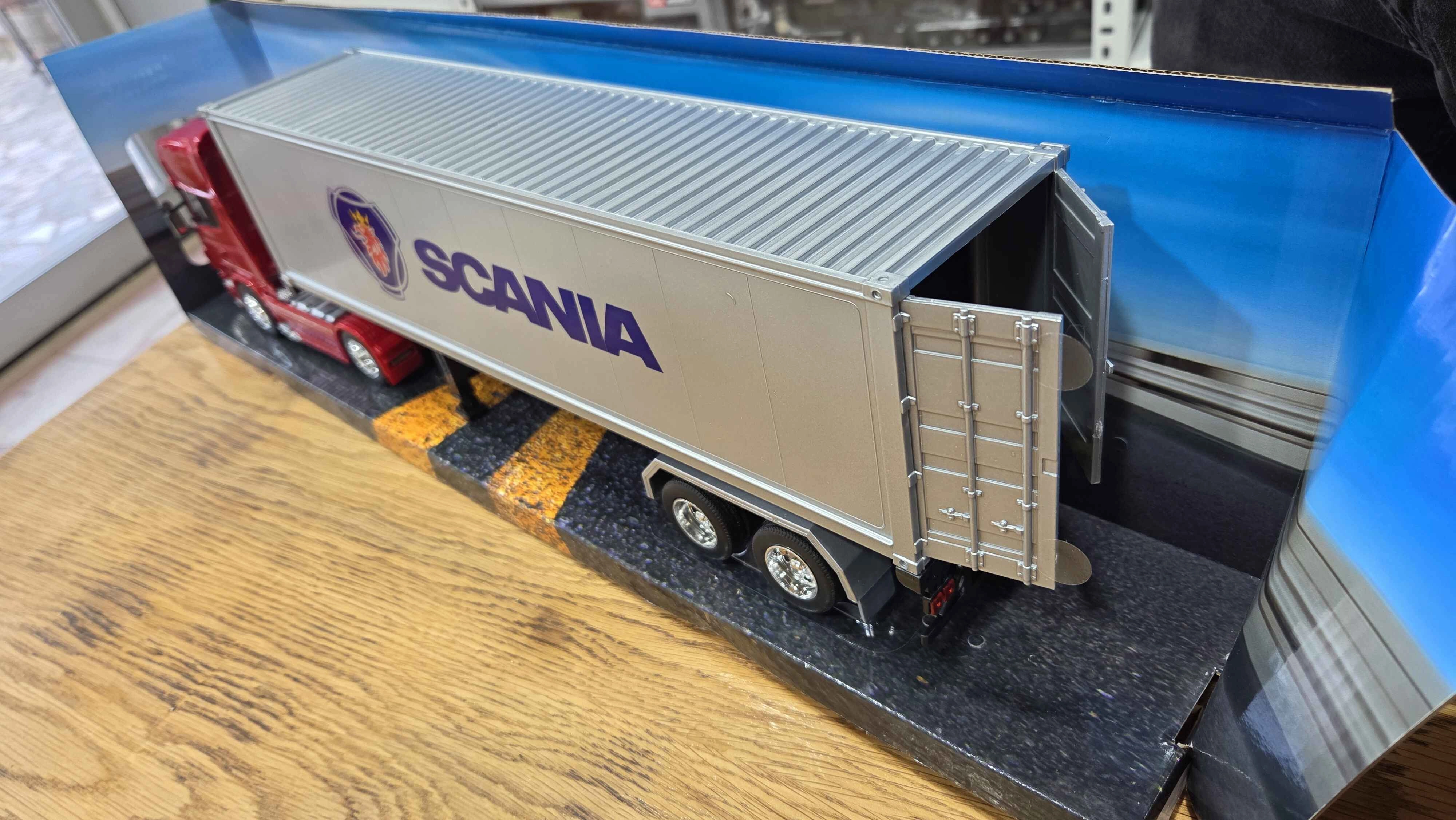 1/32 - Scania V8 R730 ve Dorse  Welly Tır Çekici