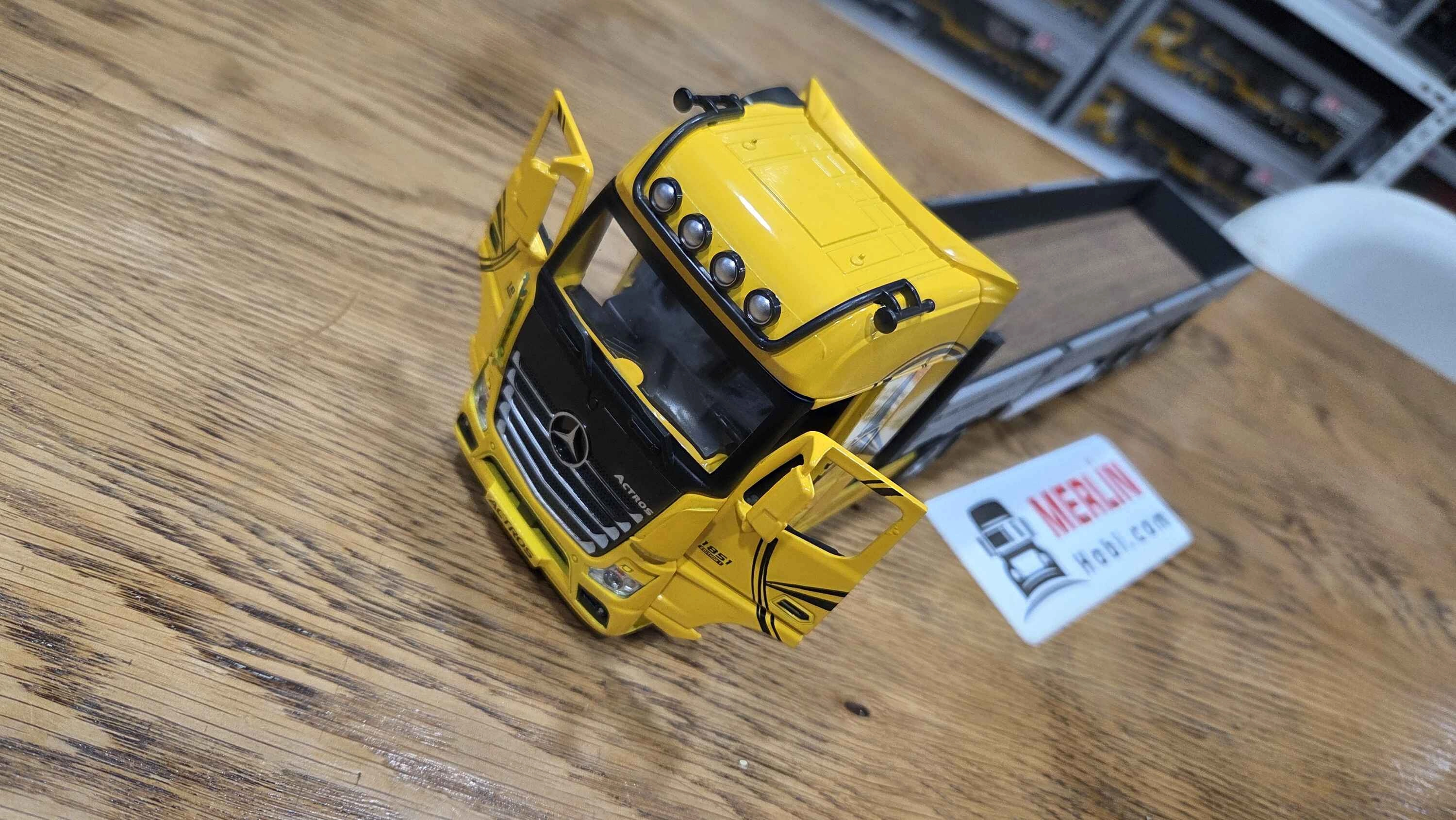 1/36 ölçekli Actros 1851 4x2 + Açık Sal Dorse 