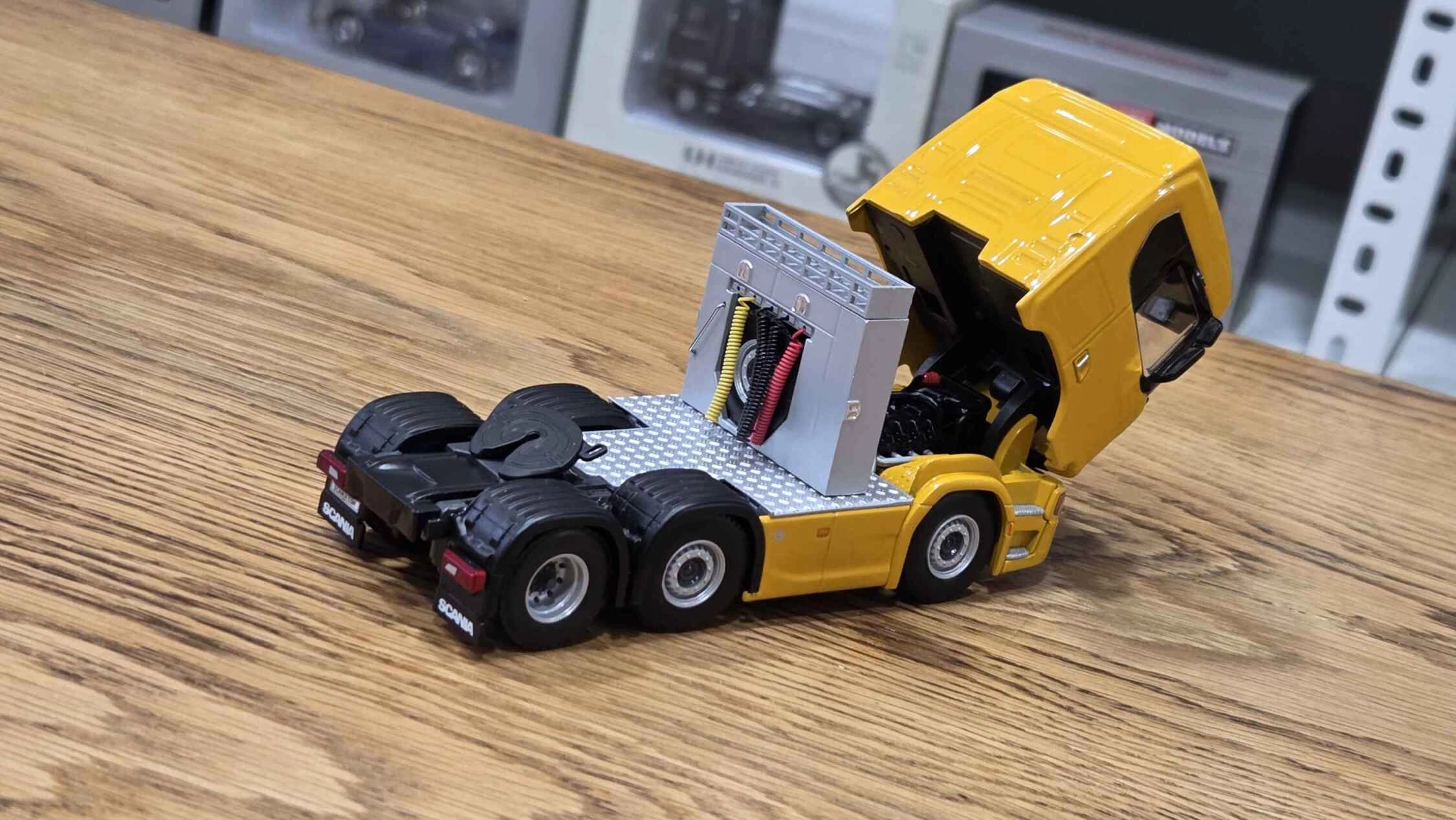 1/50 - Scania R530 6x2  - Sarı Renk