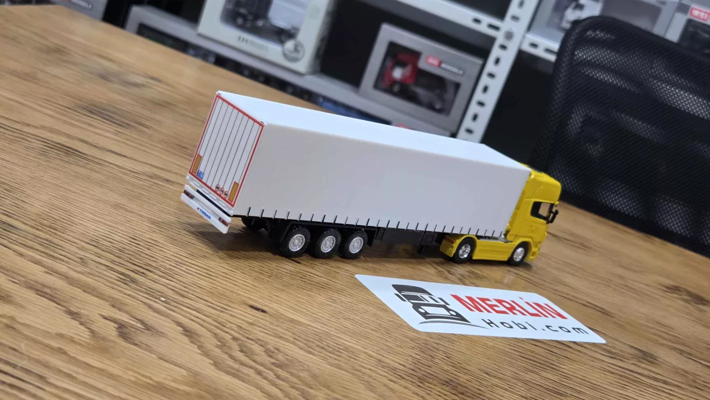 1/64 - Scania 4x2 and Curtainsider Trailer Welly Tractor
