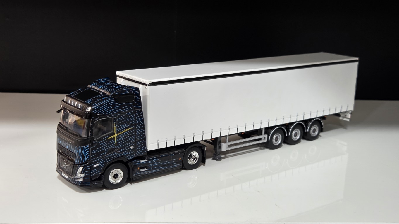 1/50 - VOLVO FH AERO 4X2 + Tenteli  Trailer - Beyaz