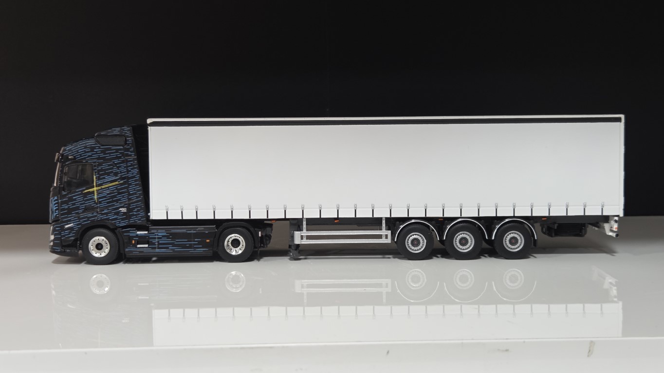 1/50 - VOLVO FH AERO 4X2 + Tenteli  Trailer - Beyaz