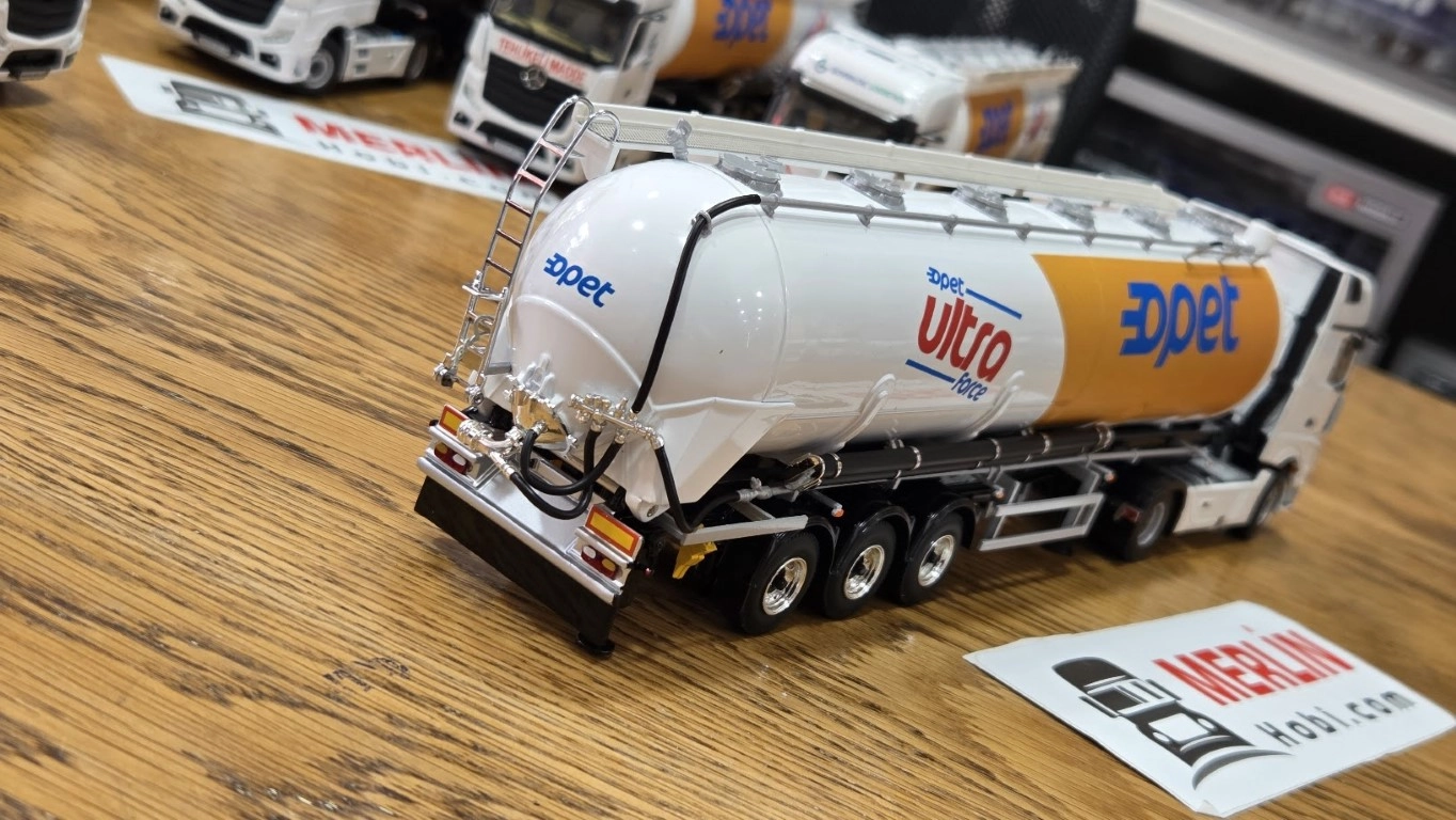 1/50 - Mercedes ACTROS 1851 MP5 4x2 + Tractor 