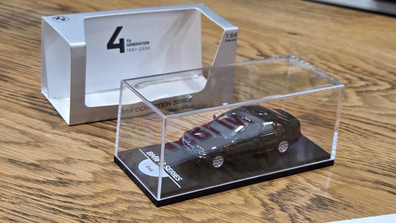 1/64 BMW E46 SİYAH - Collector Edition ’’ 50 Years BMW 3 Series ’’ 