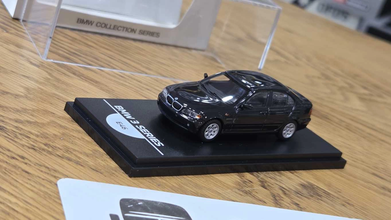 1/64 BMW E46 SİYAH - Collector Edition ’’ 50 Years BMW 3 Series ’’ 