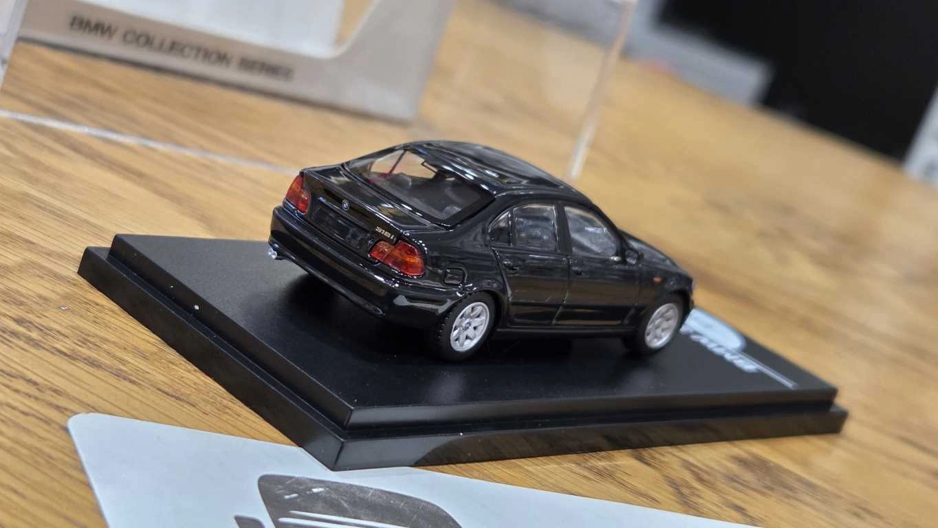 1/64 BMW E46 SİYAH - Collector Edition ’’ 50 Years BMW 3 Series ’’ 