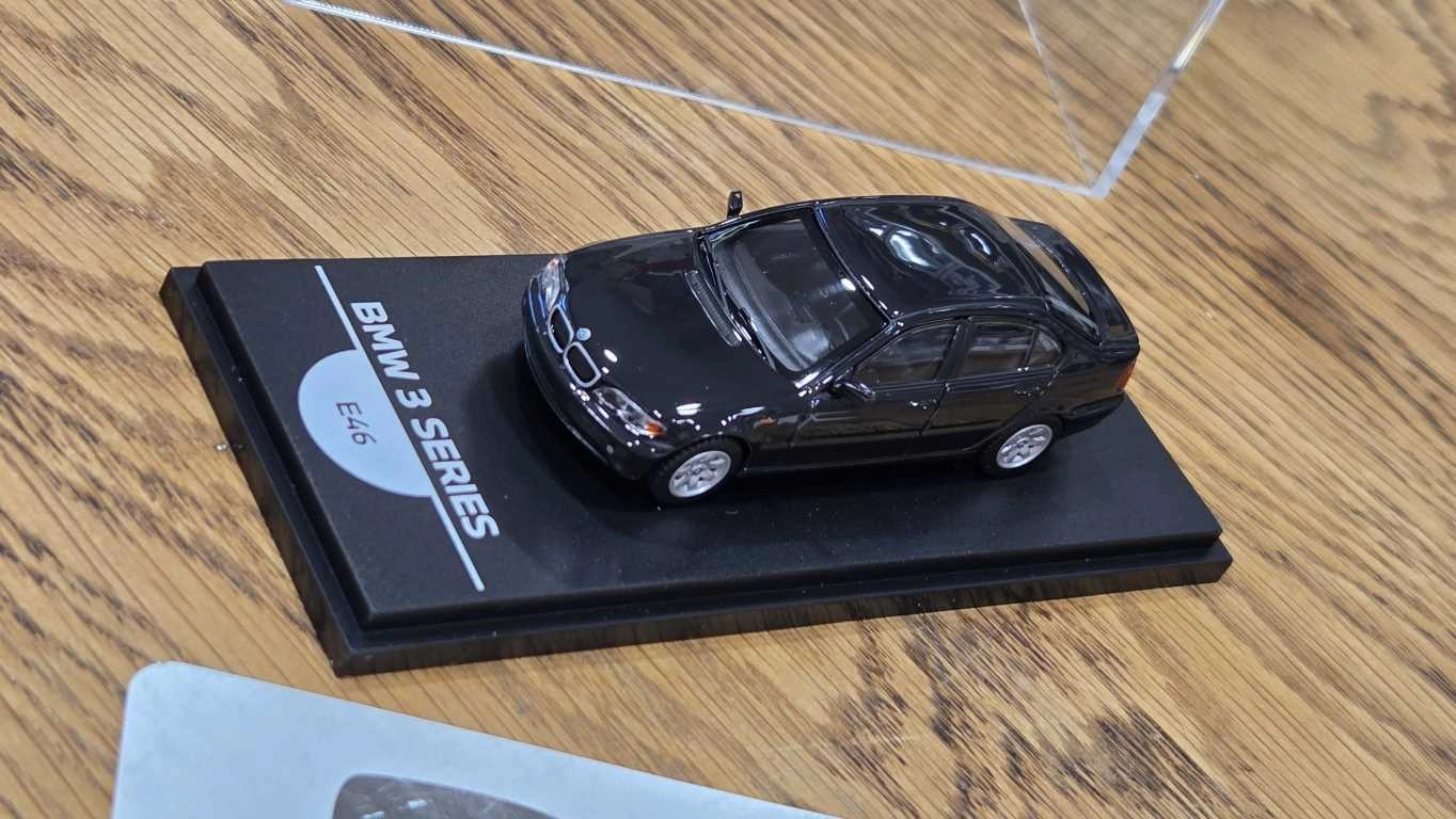 1/64 BMW E46 SİYAH - Collector Edition ’’ 50 Years BMW 3 Series ’’ 