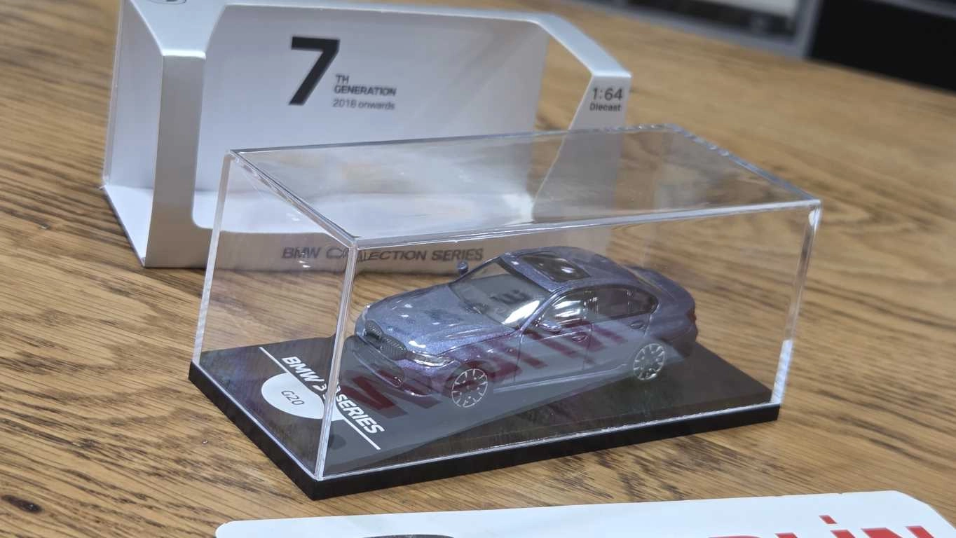 1/64 BMW G20 MAVİ  - Collector Edition ’’ 50 Years BMW 3 Series ’’ 