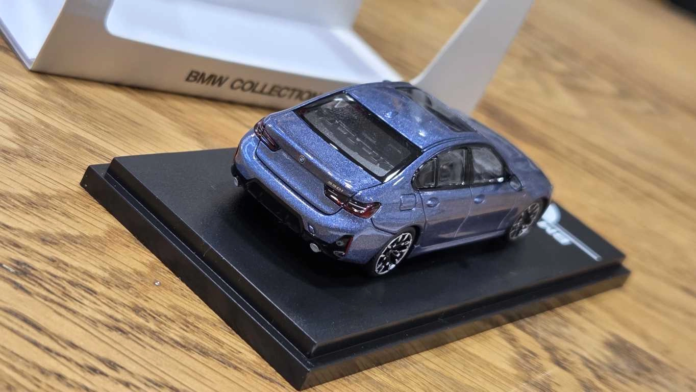 1/64 BMW G20 MAVİ  - Collector Edition ’’ 50 Years BMW 3 Series ’’ 