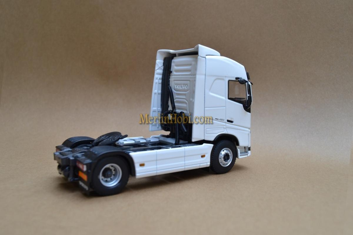1/50 Volvo FH4 XL 4x2 White