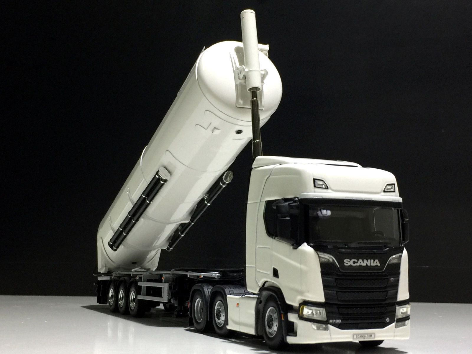1/50 Scania NG Highline 6X2 + Tanker Dorseli Tır Çekici