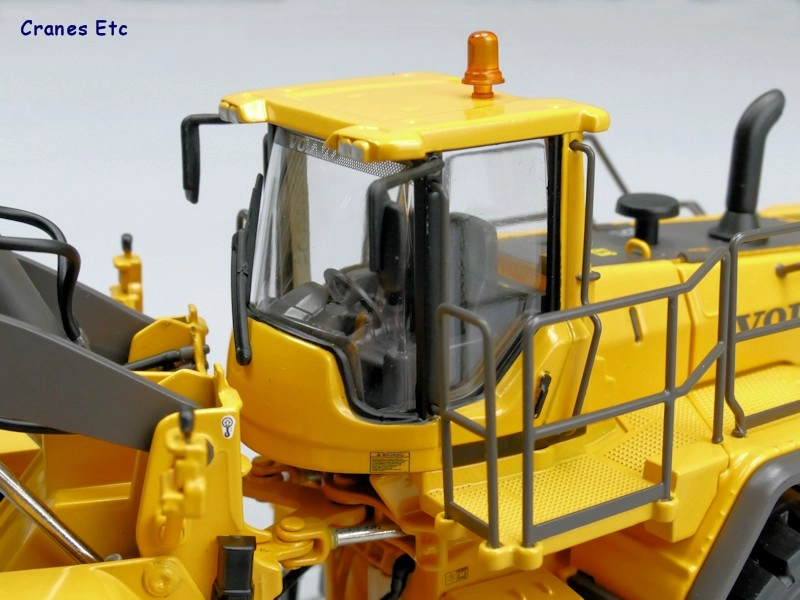 1/50 VOLVO L350F Lastikli Yükleyici - Motorart