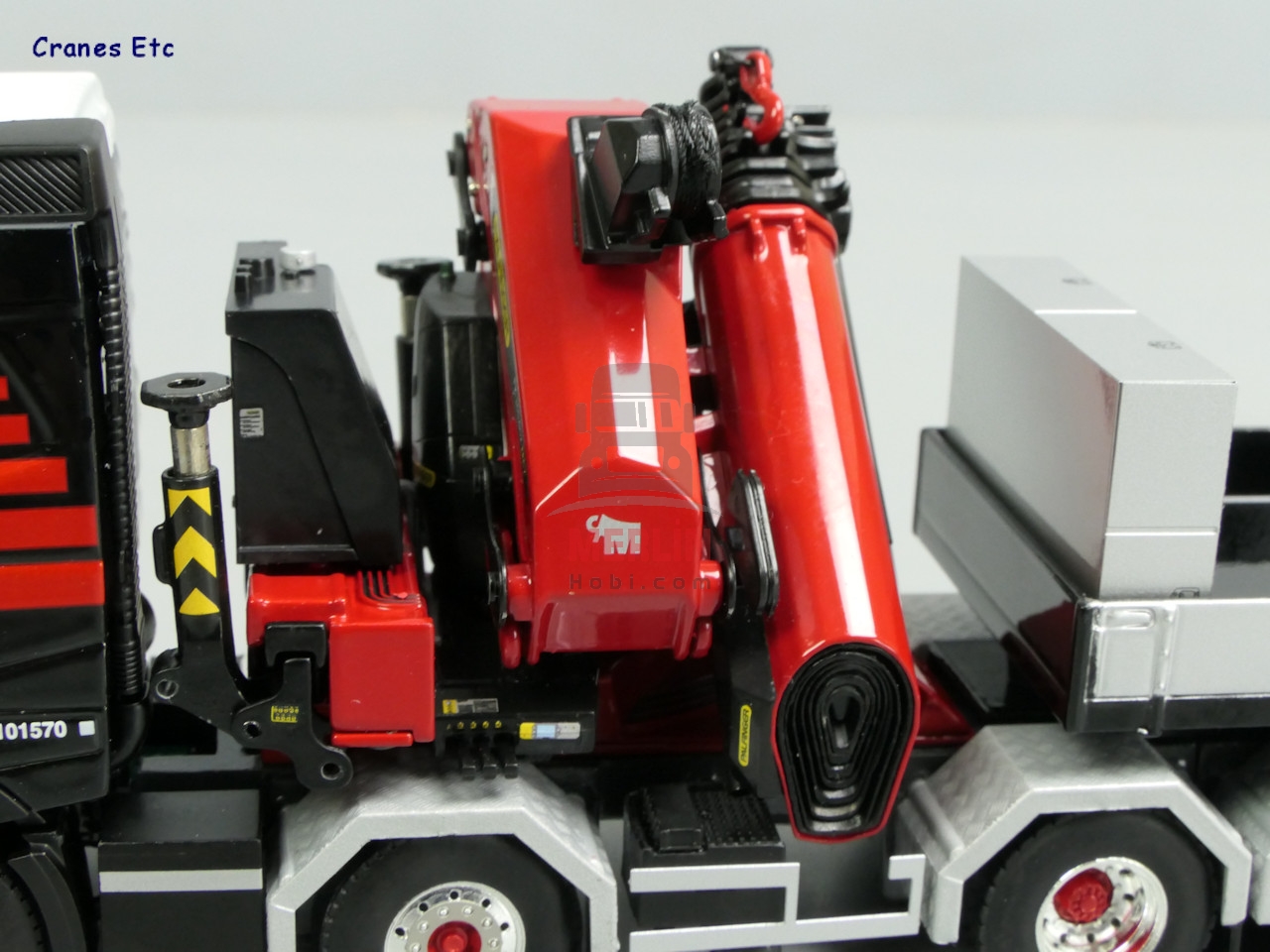 1/50 MAMMOET; VOLVO FH5 GLOBETROTTER 10X4 TAG AXLE WITH PALFINGER 165002 + JIB AND BALLASTBOX WITH HITCH