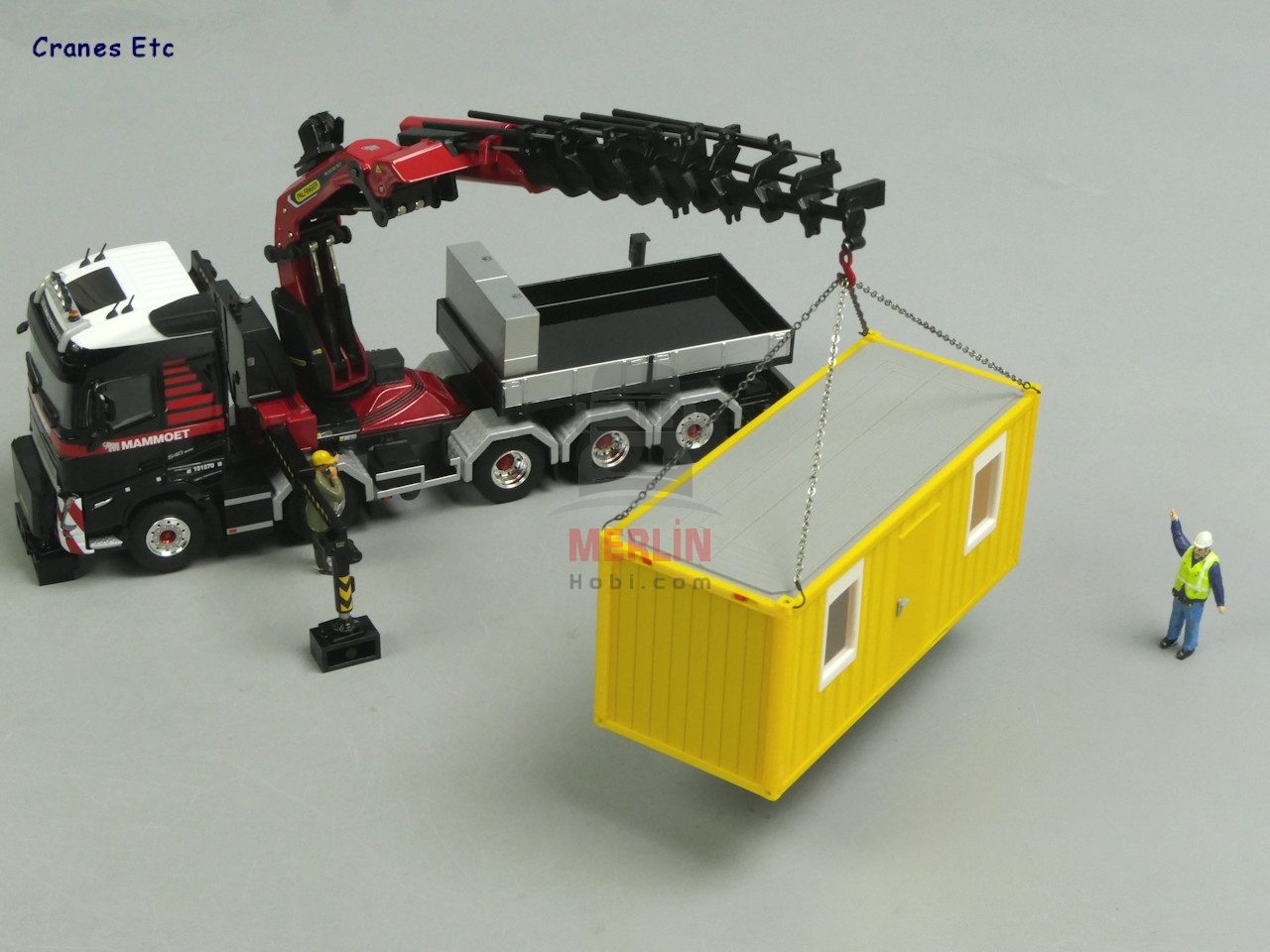 1/50 MAMMOET; VOLVO FH5 GLOBETROTTER 10X4 TAG AXLE WITH PALFINGER 165002 + JIB AND BALLASTBOX WITH HITCH