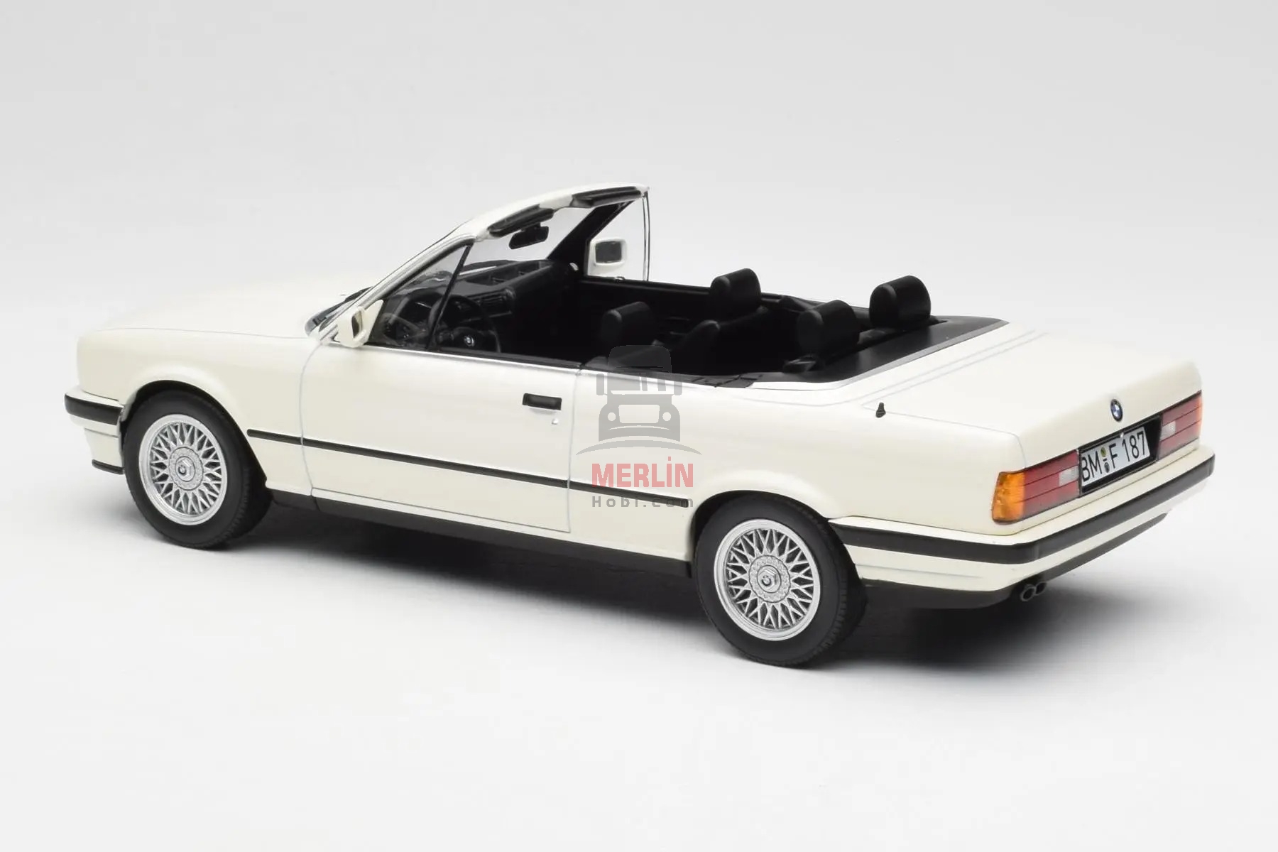 1/18 NOREV BMW 3-Series 325i (E30) Cabriolet 