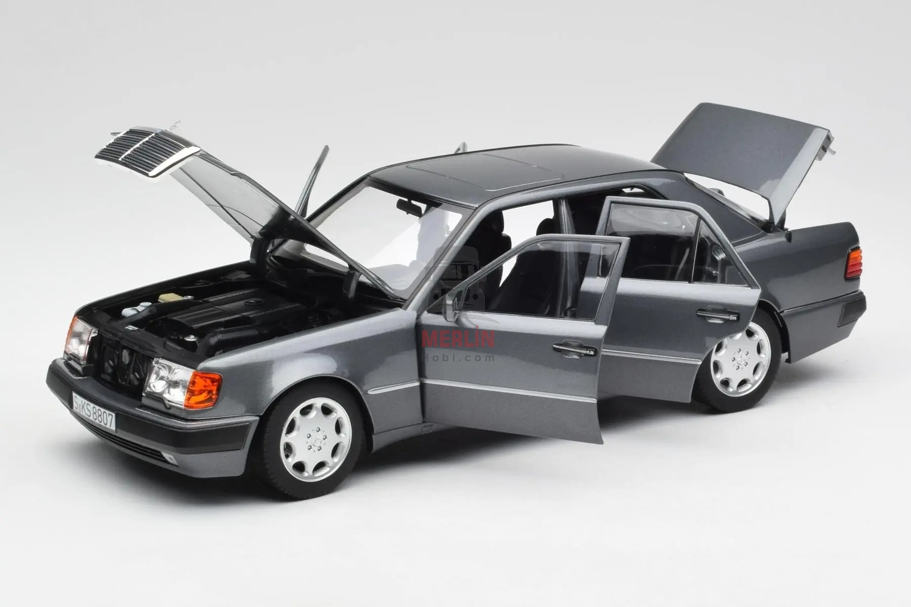 1/18 NOREV Mercedes-Benz 500 E (W124) 1990 Pearl Grey metallic