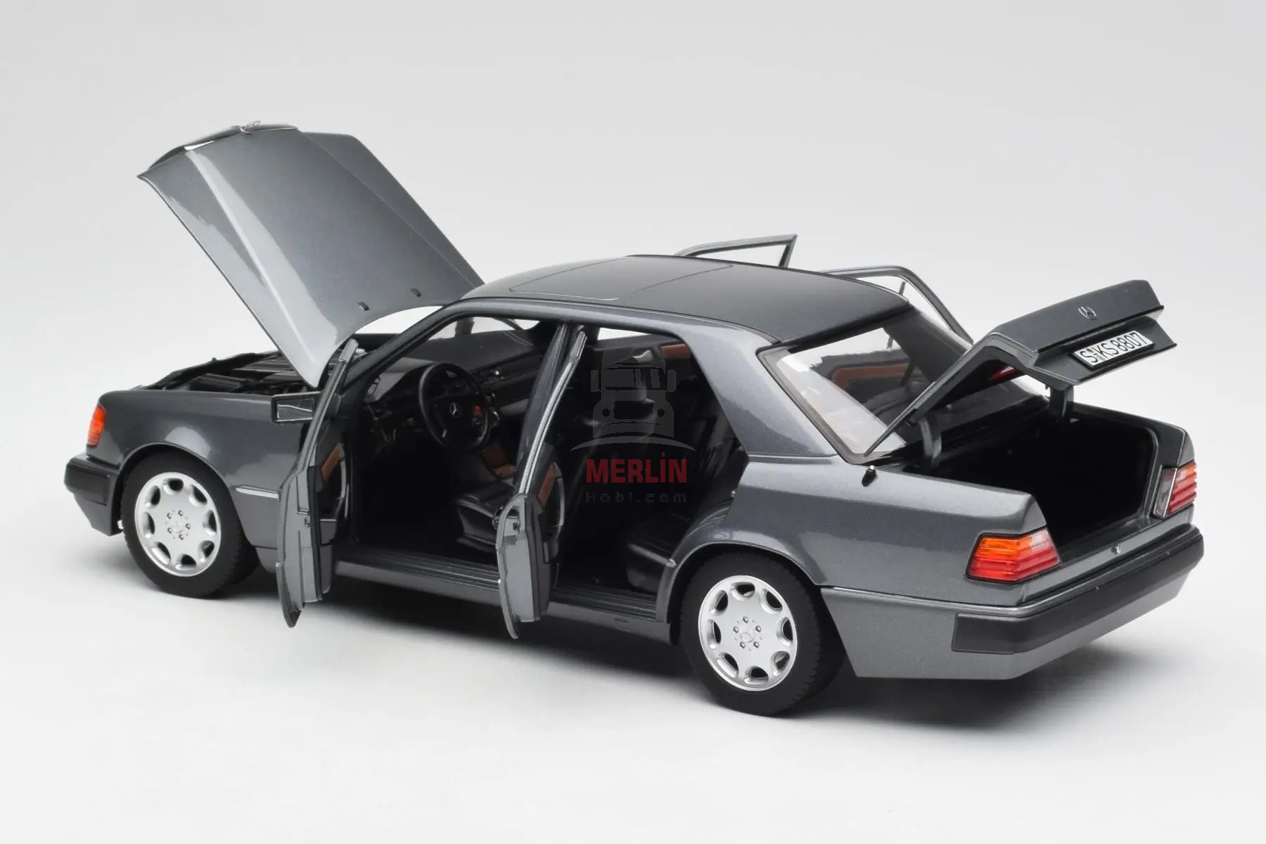 1/18 NOREV Mercedes-Benz 500 E (W124) 1990 Pearl Grey metallic