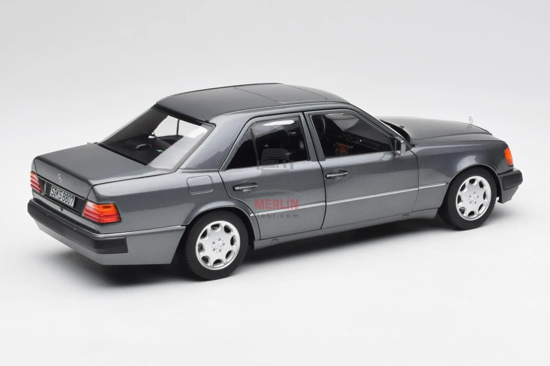 1/18 NOREV Mercedes-Benz 500 E (W124) 1990 Pearl Grey metallic