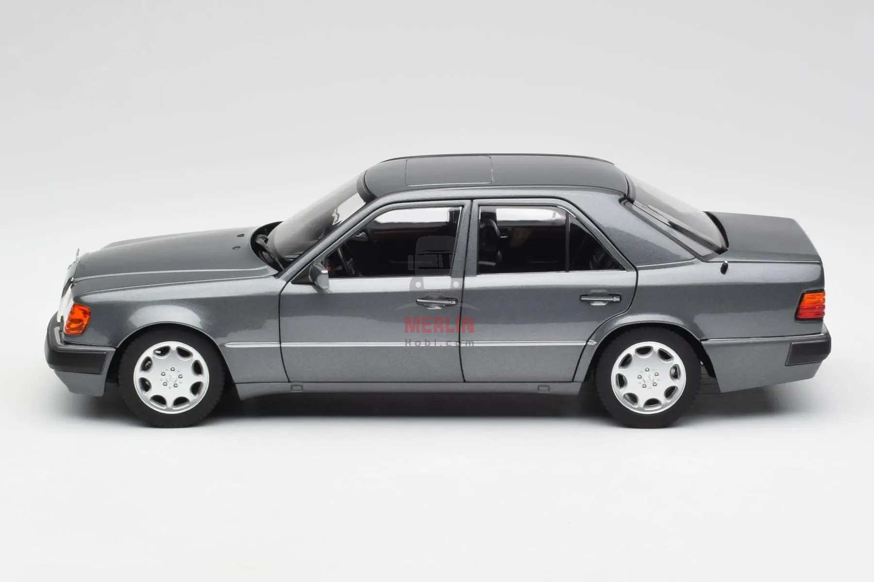 1/18 NOREV Mercedes-Benz 500 E (W124) 1990 Pearl Grey metallic