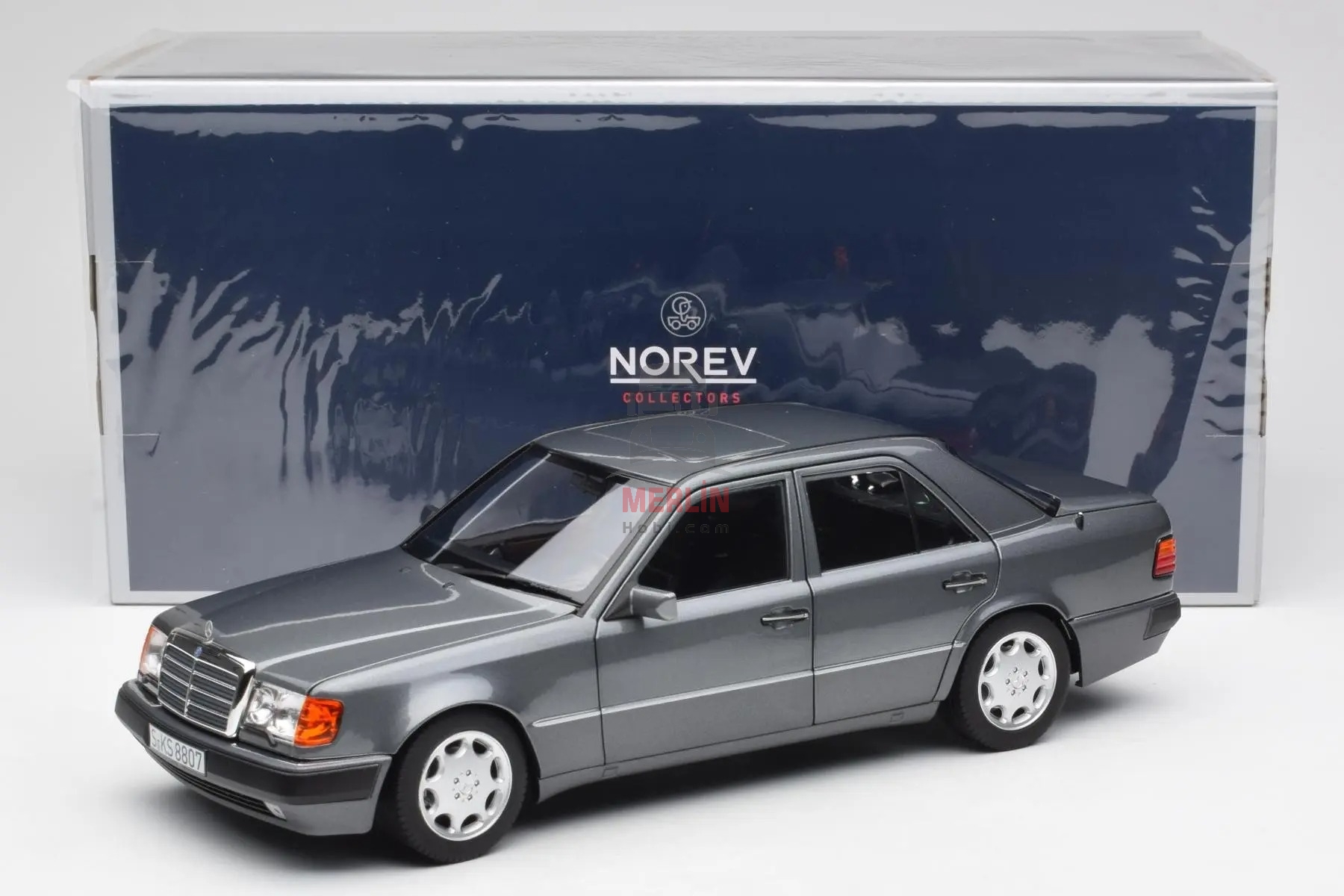 1/18 NOREV Mercedes-Benz 500 E (W124) 1990 Pearl Grey metallic
