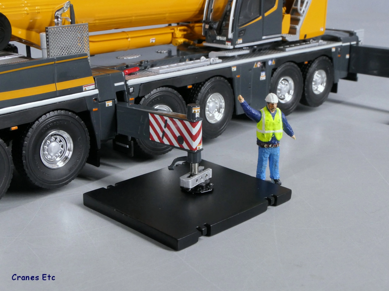 1/50 LIEBHERR LTM 1300-6.4 + JIB. Mobil Vinç  