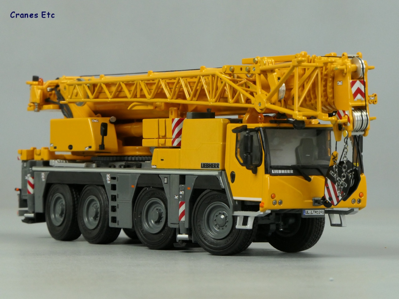 1/50 Liebherr LTM 1090-4.2 Mobil Vinç 