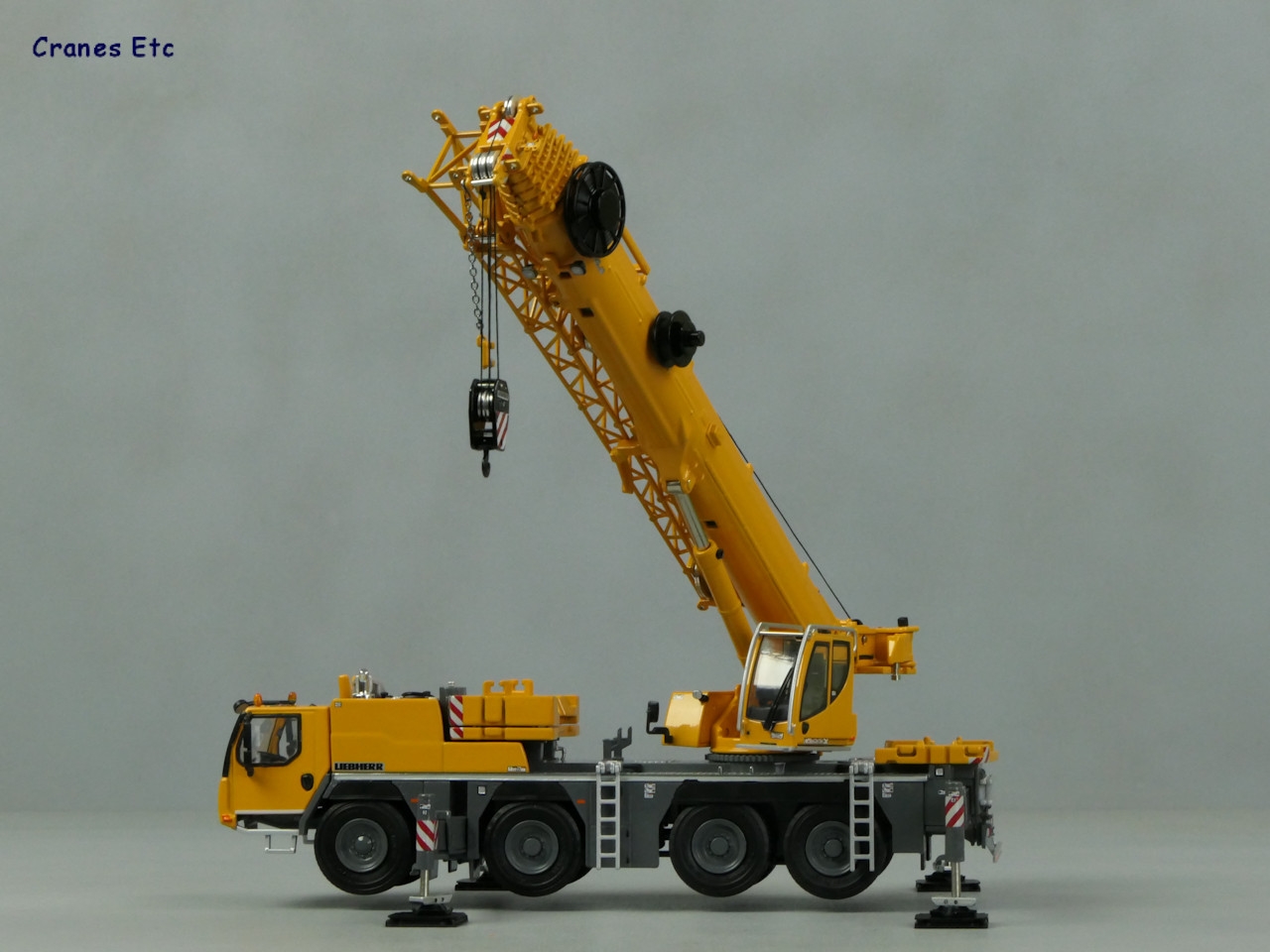 1/50 Liebherr LTM 1090-4.2 Mobil Vinç 