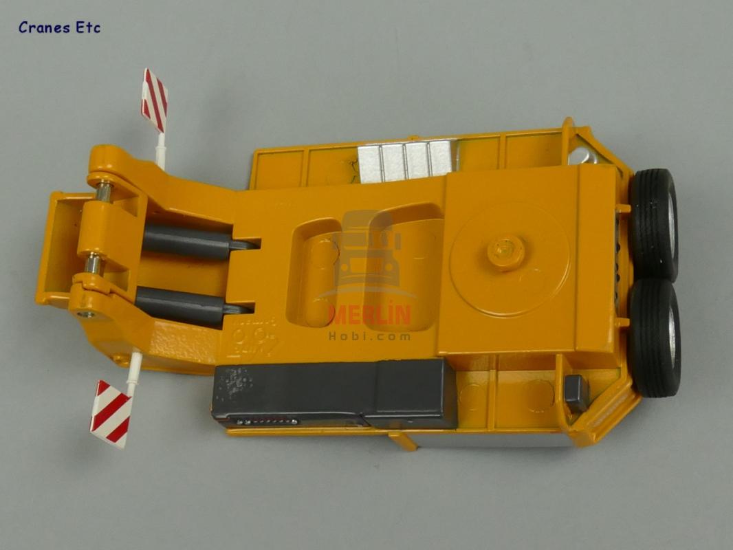 1/50 Mercedes Benz Actros Giga Space SLT  + Nooteboom Euro-PX 3-axle Low Loader - Yellow