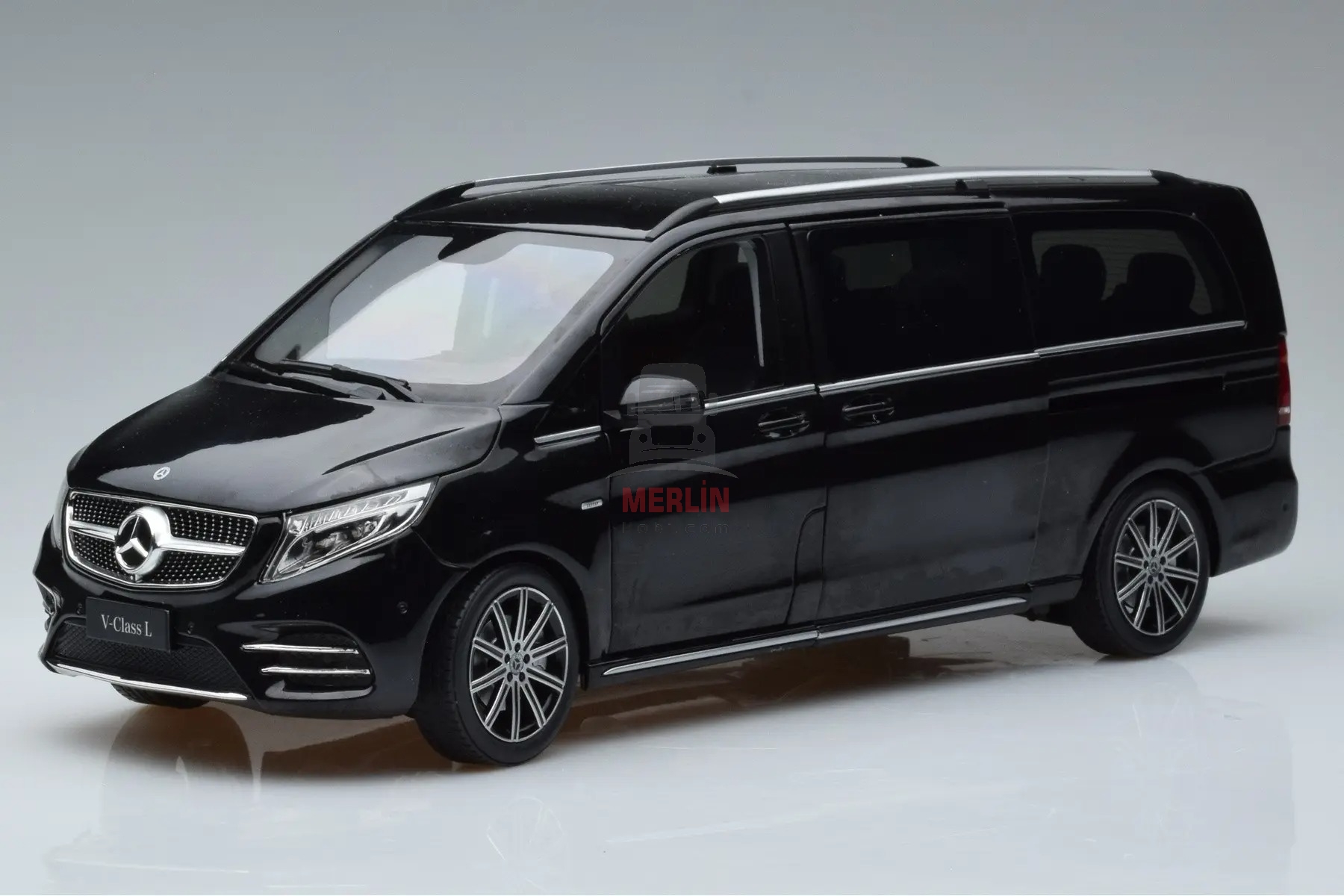 1/18 Mercedes-Benz V class AMG-Line minibus SİYAH