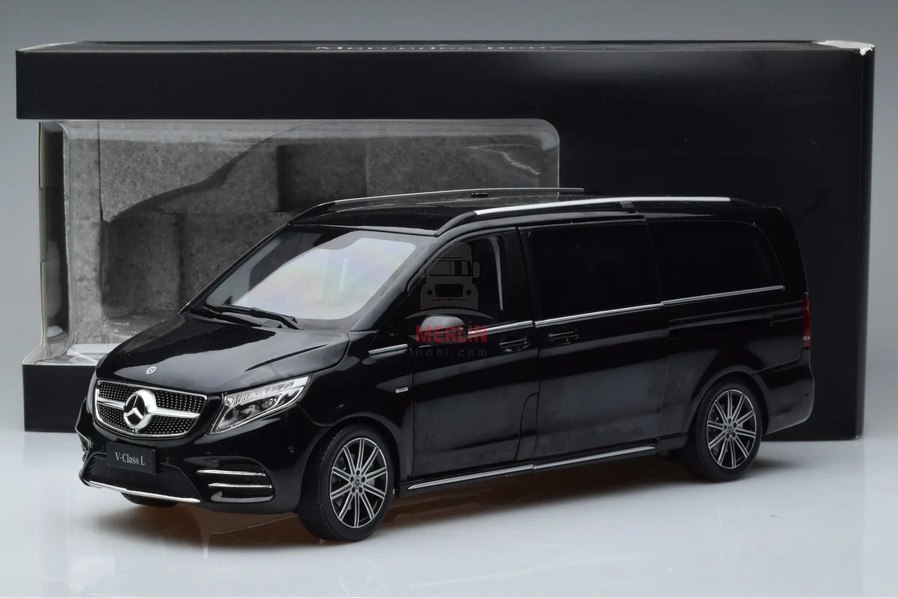 1/18 Mercedes-Benz V class AMG-Line minibus SİYAH