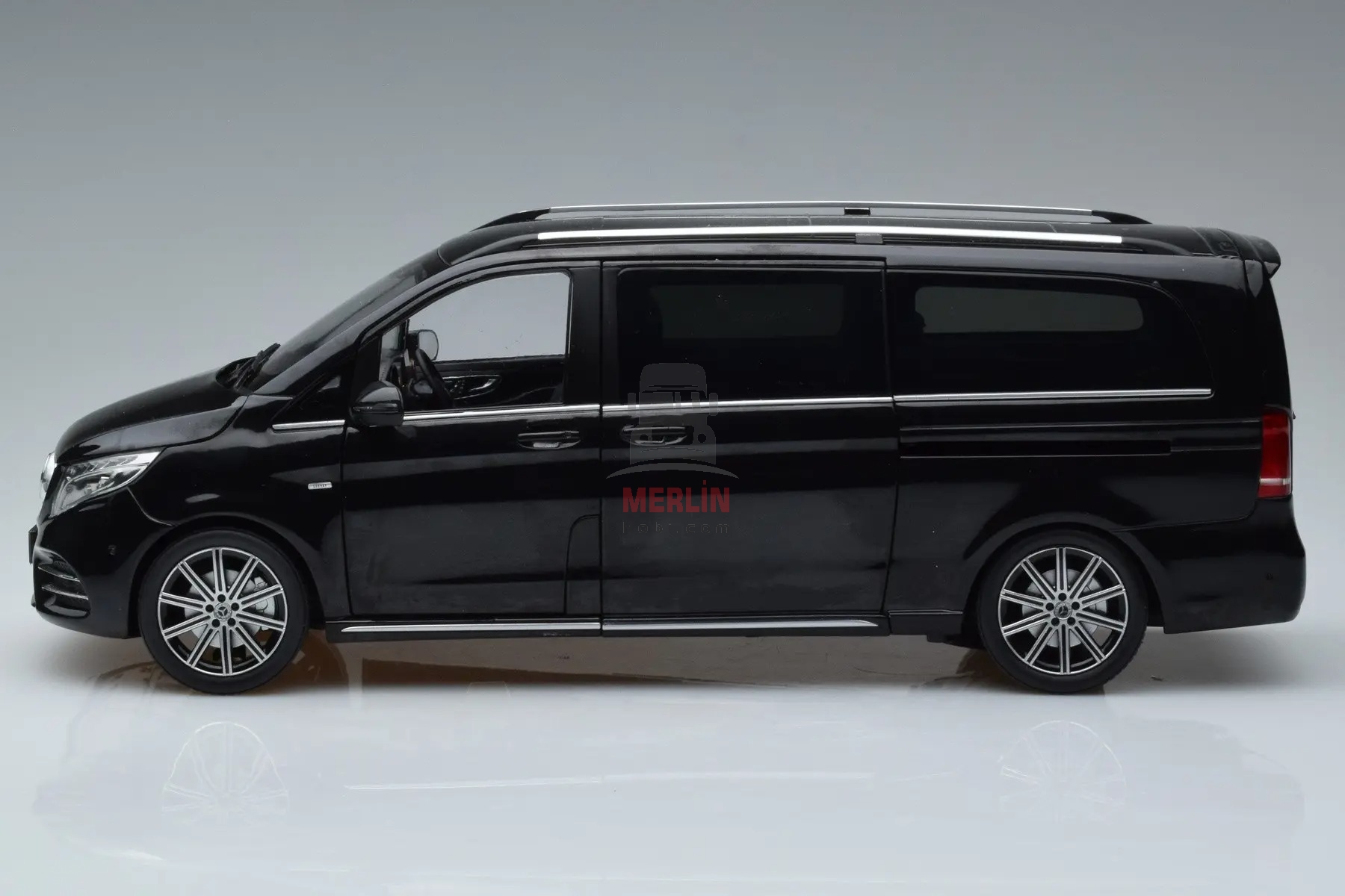 1/18 Mercedes-Benz V class AMG-Line minibus SİYAH