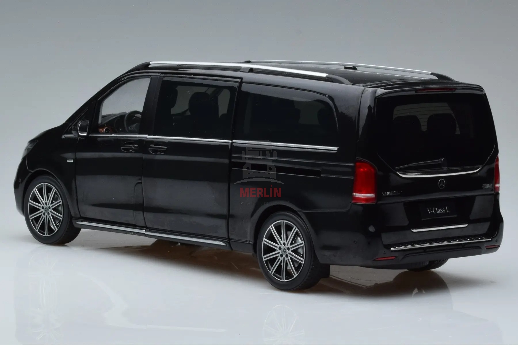 1/18 Mercedes-Benz V class AMG-Line minibus SİYAH