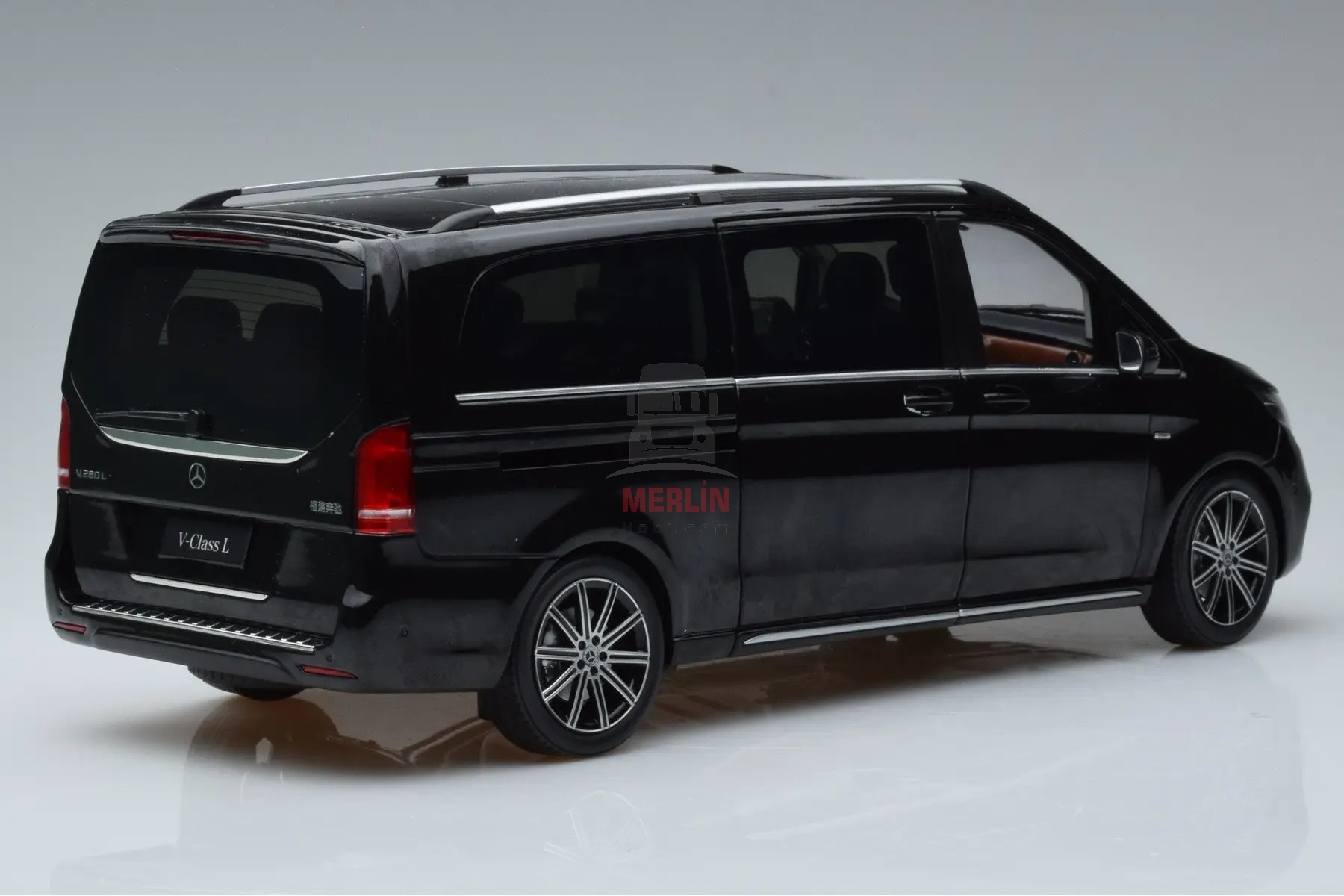 1/18 Mercedes-Benz V class AMG-Line minibus SİYAH