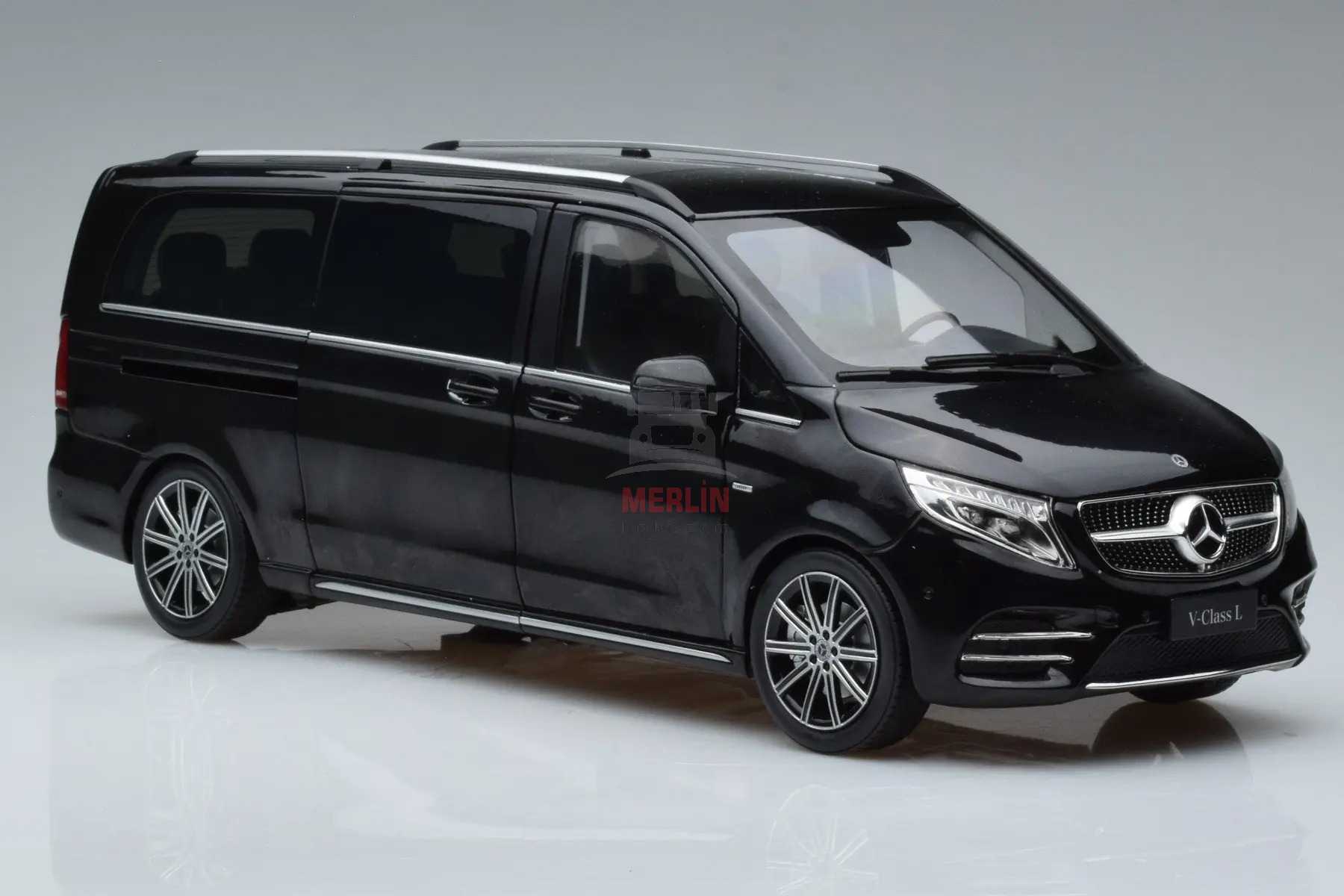 1/18 Mercedes-Benz V class AMG-Line minibus SİYAH