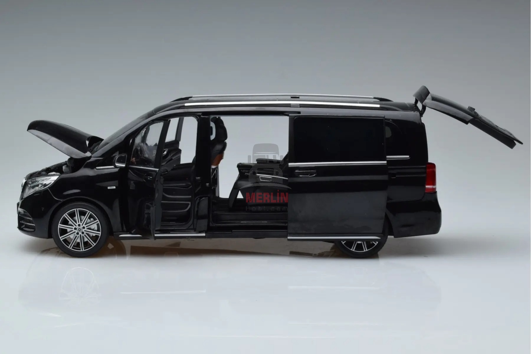 1/18 Mercedes-Benz V class AMG-Line minibus SİYAH