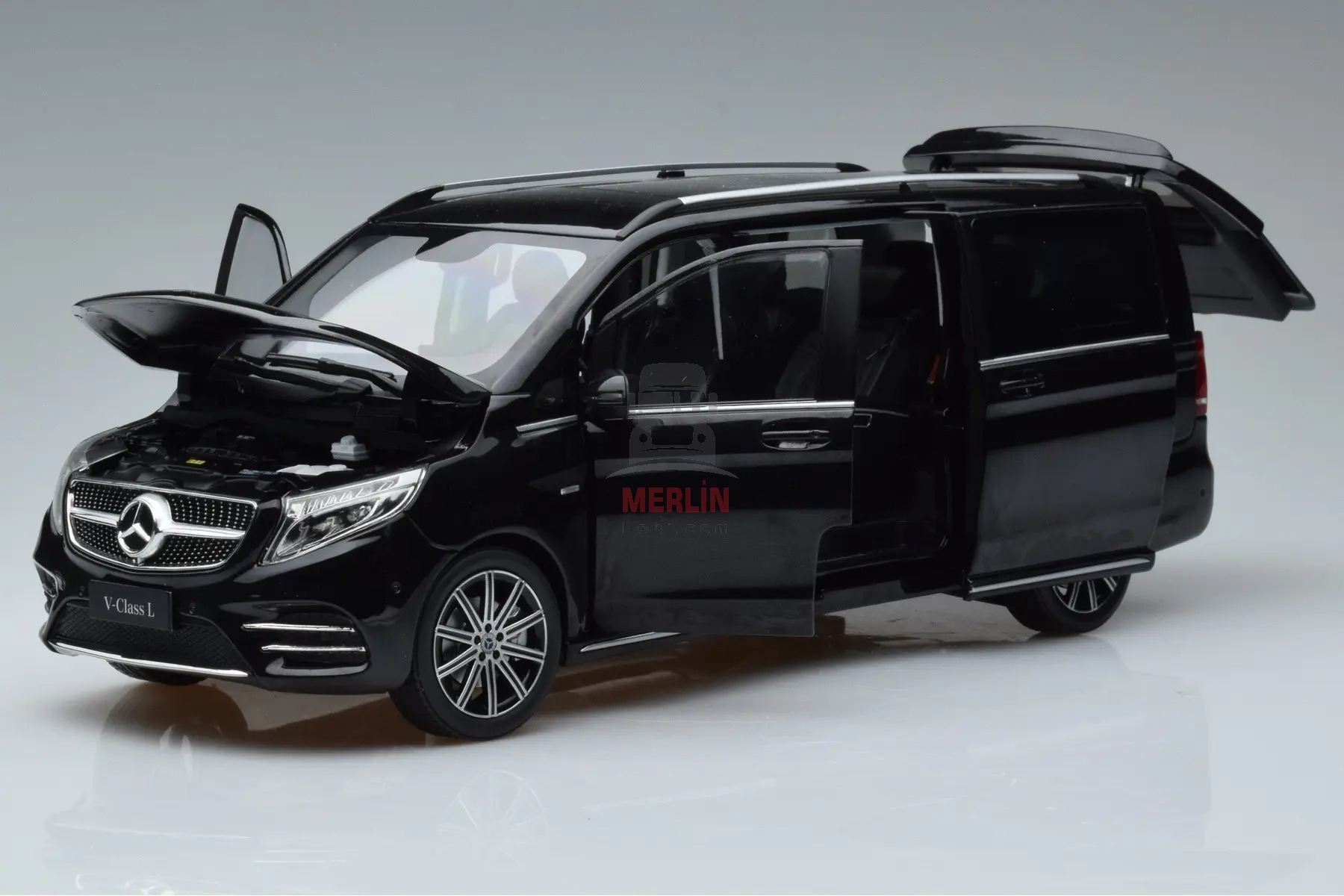 1/18 Mercedes-Benz V class AMG-Line minibus SİYAH