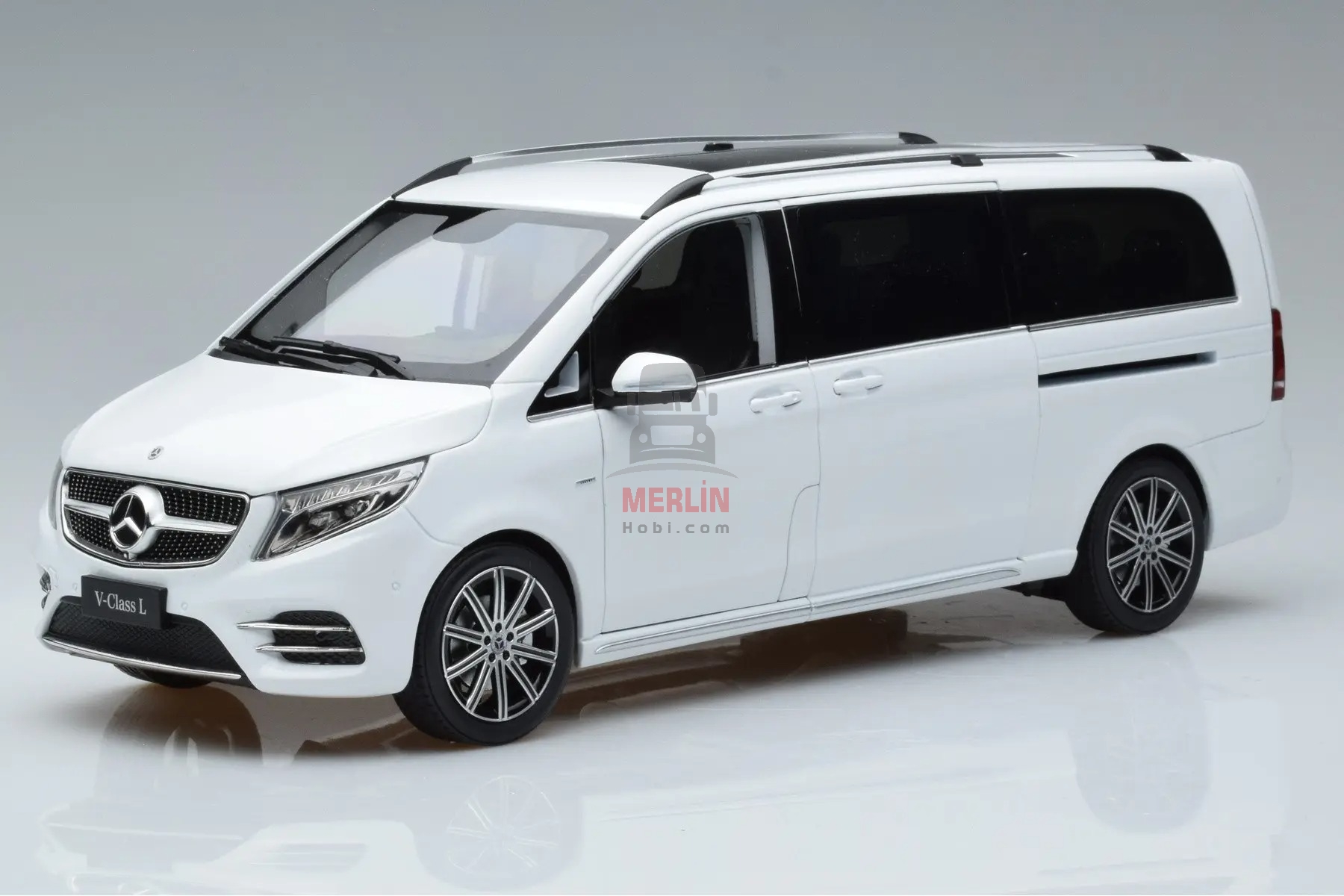 1/18 Mercedes-Benz V class AMG-Line minibus WHİTE