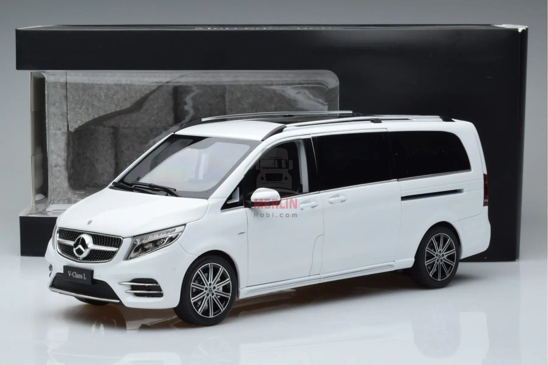 1/18 Mercedes-Benz V class AMG-Line minibus WHİTE