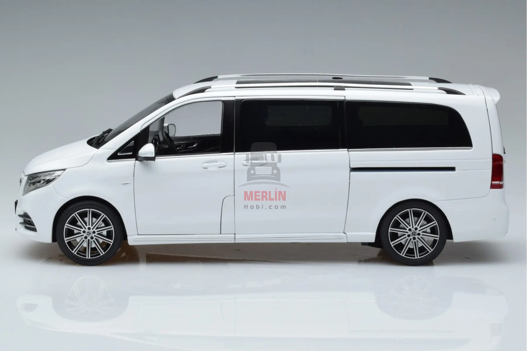 1/18 Mercedes-Benz V class AMG-Line minibus WHİTE