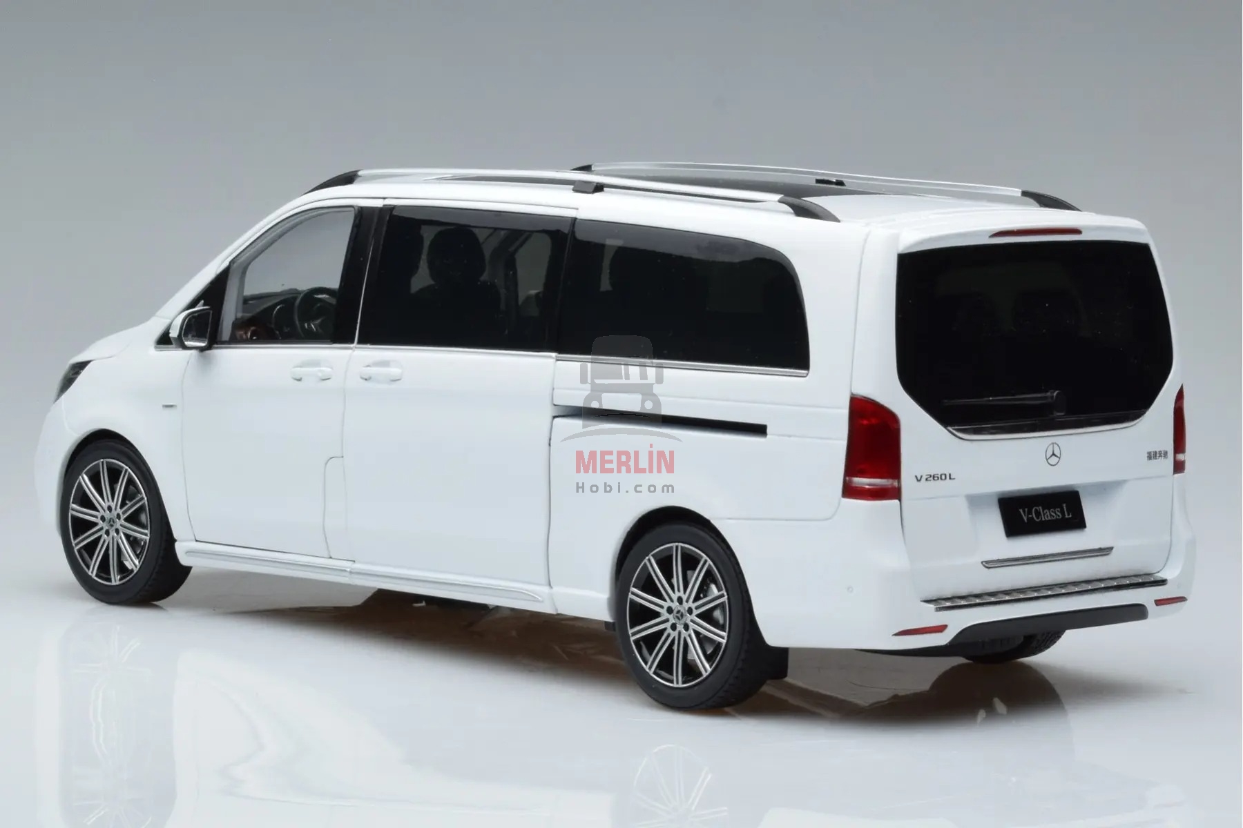 1/18 Mercedes-Benz V class AMG-Line minibus WHİTE