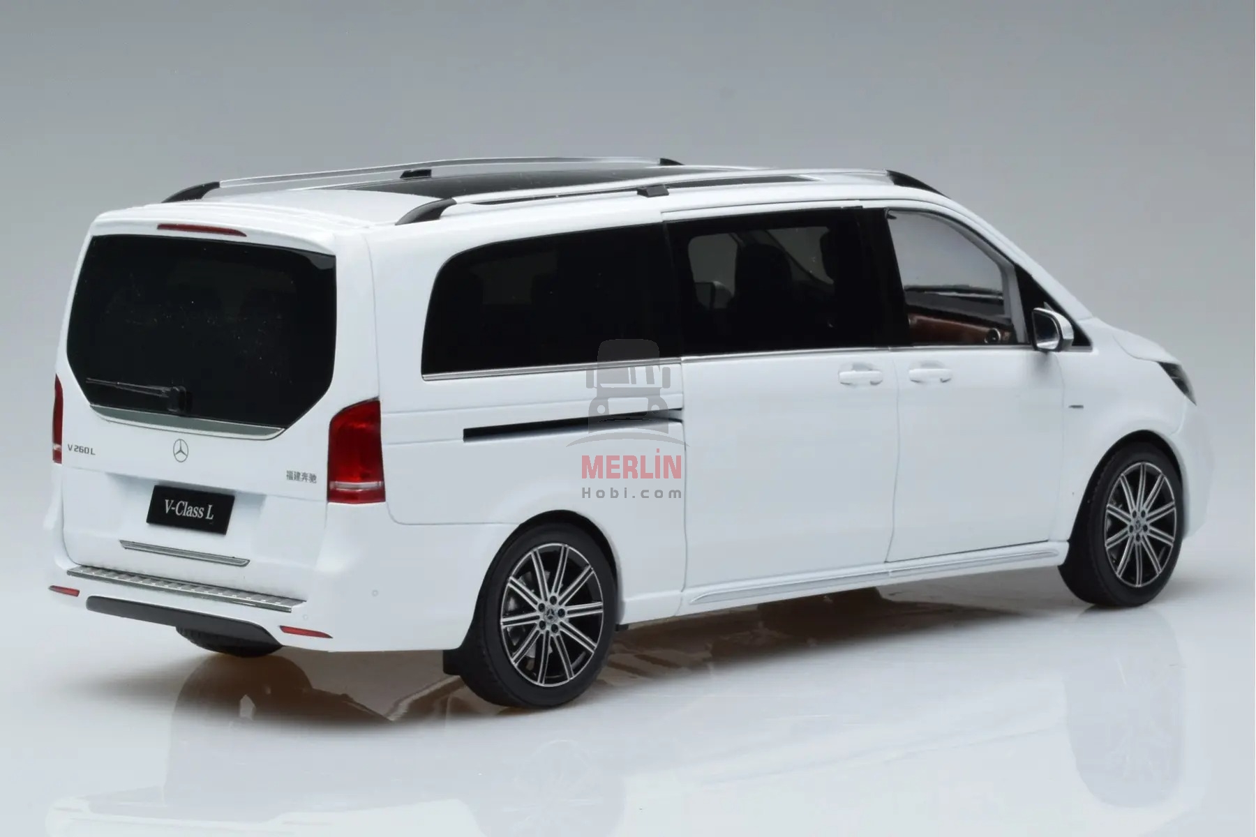 1/18 Mercedes-Benz V class AMG-Line minibus WHİTE