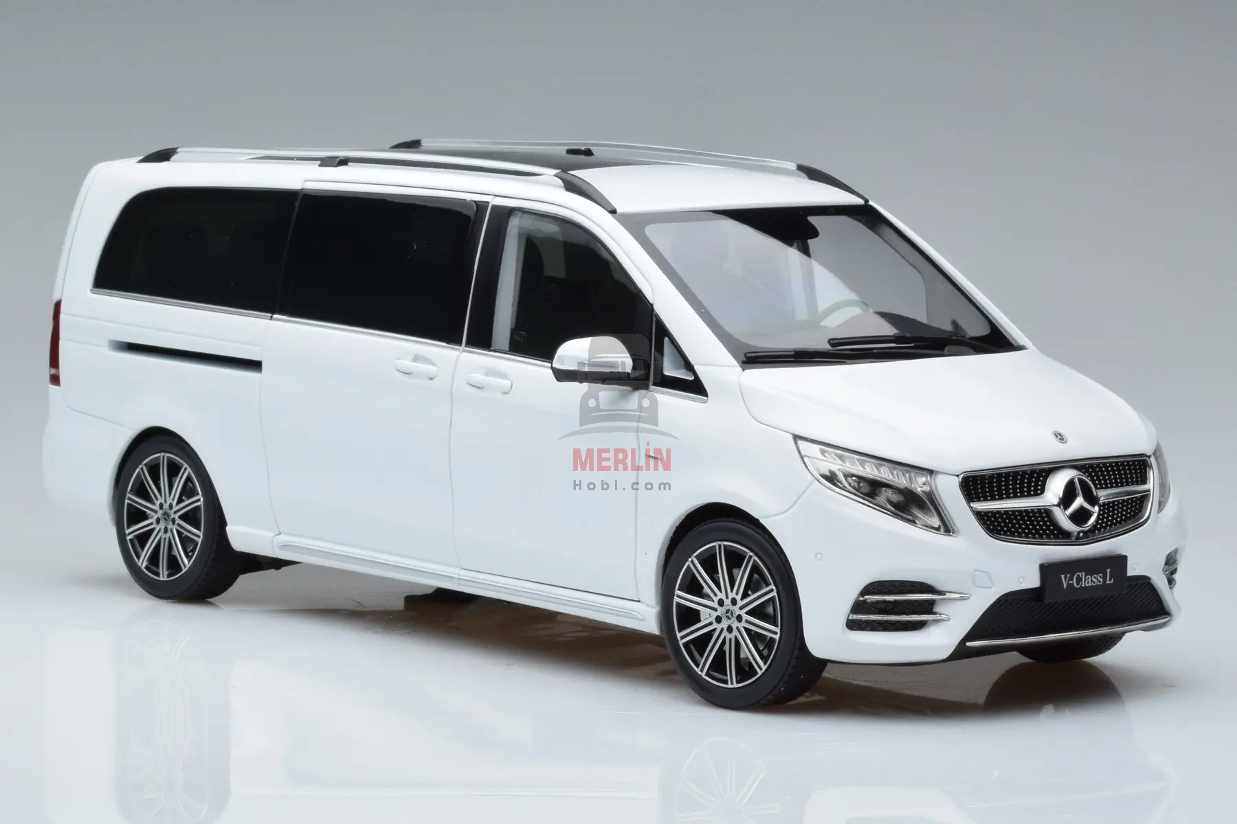 1/18 Mercedes-Benz V class AMG-Line minibus WHİTE